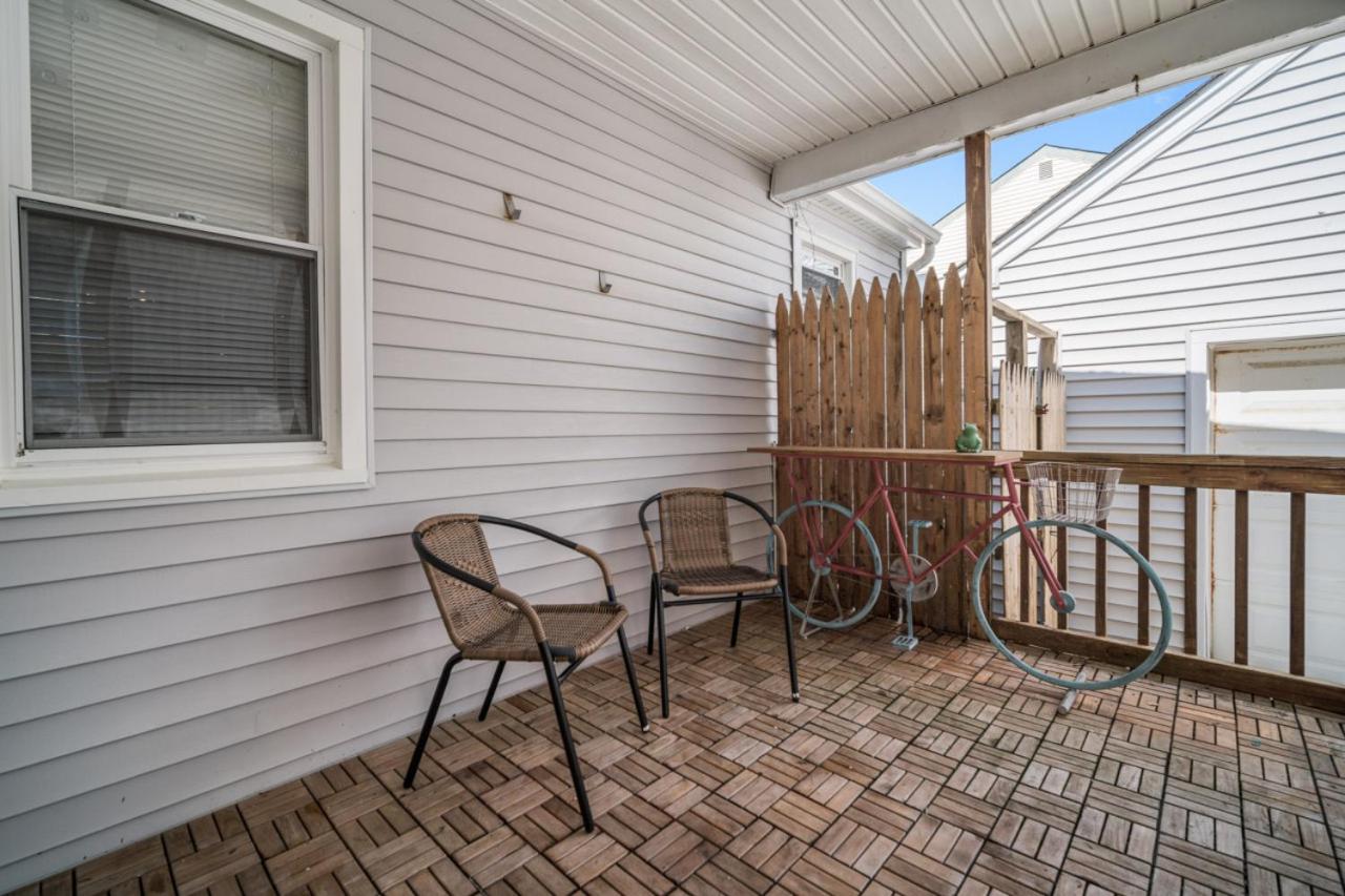 Adorable 1 BR BEACH BLOCK with Parking view 3