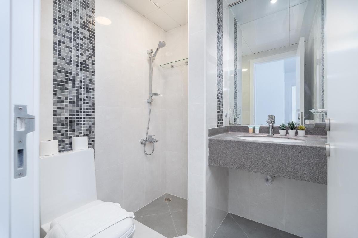Dubai Marina - Stunning Huge 4 Bedroom Apts Near JBR - Gym - Pool - Parking by Sojo Stay