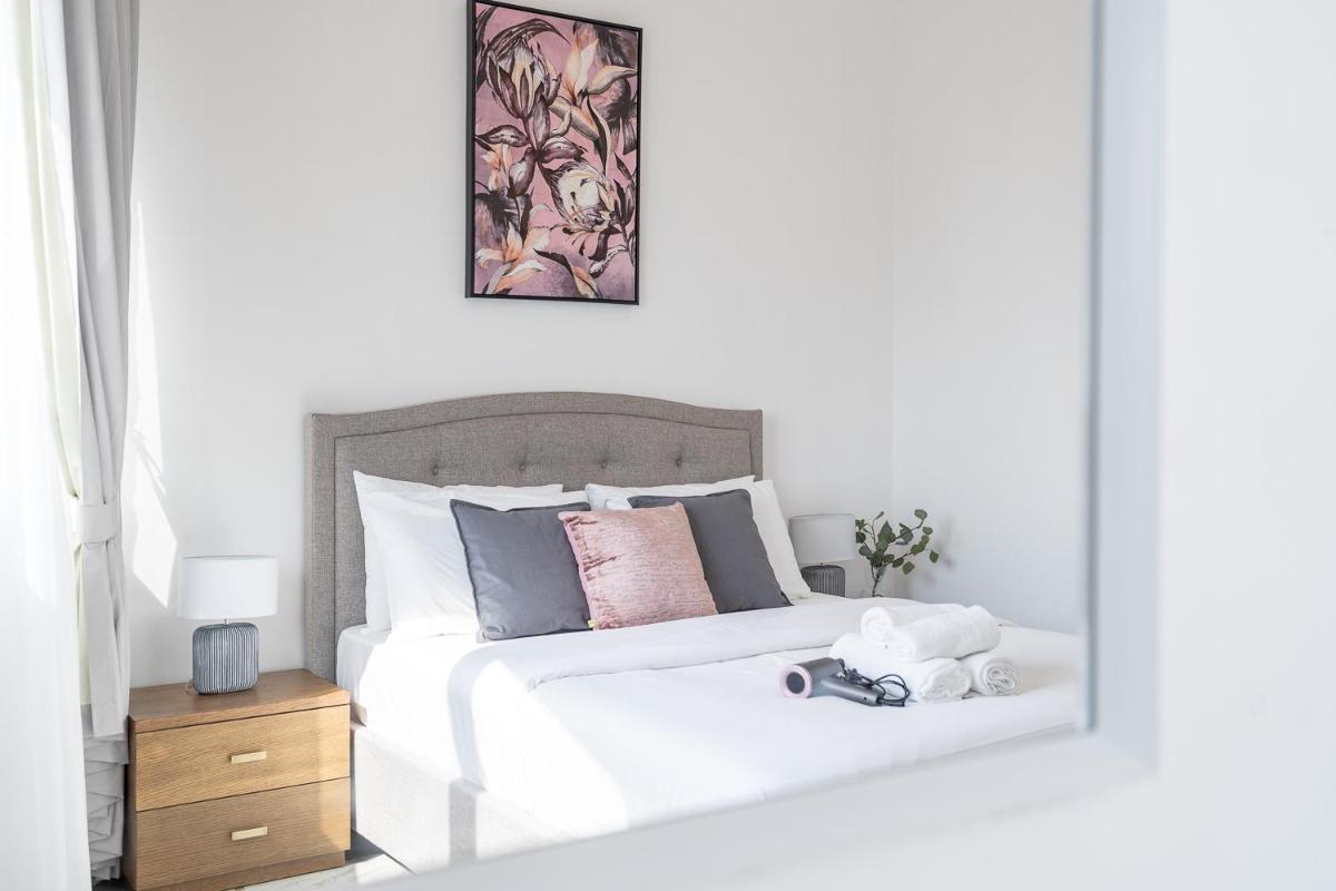 Dubai Marina - Stunning Huge 4 Bedroom Apts Near JBR - Gym - Pool - Parking by Sojo Stay