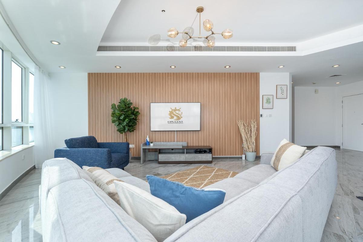 Dubai Marina - Stunning Huge 4 Bedroom Apts Near JBR - Gym - Pool - Parking by Sojo Stay