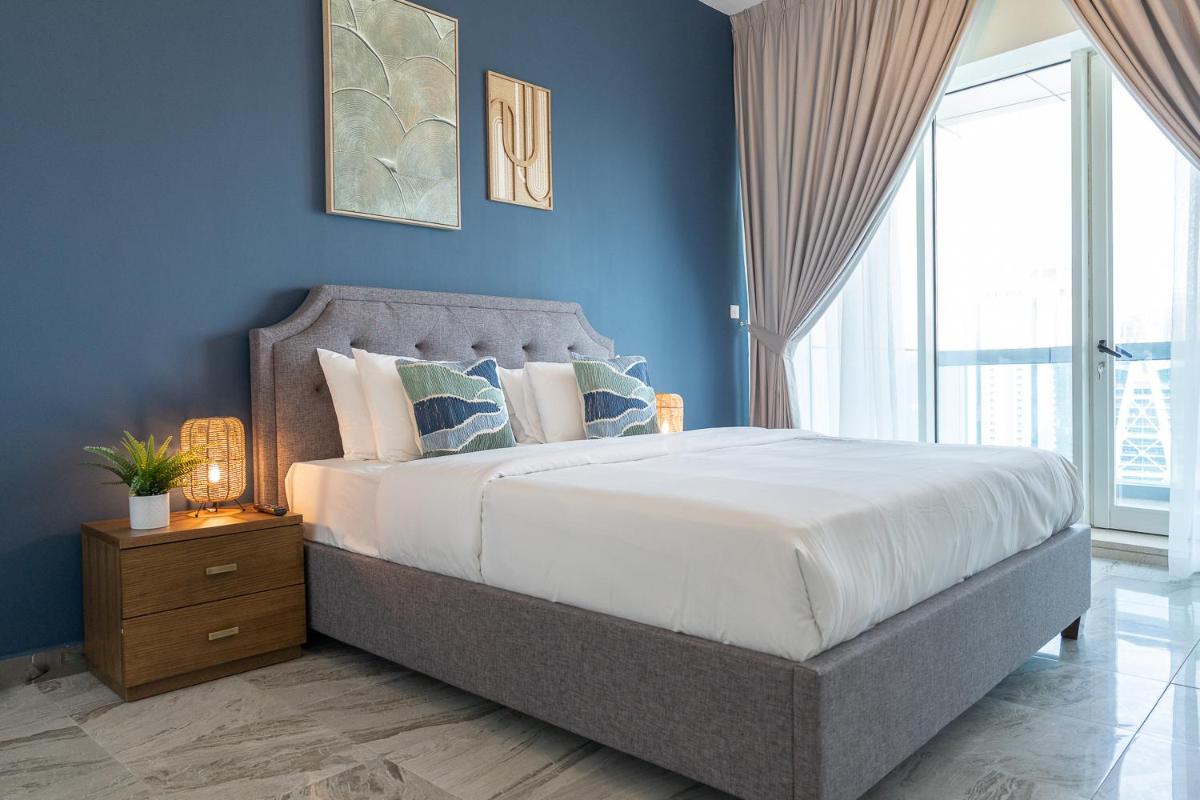 Dubai Marina - Stunning Huge 4 Bedroom Apts Near JBR - Gym - Pool - Parking by Sojo Stay