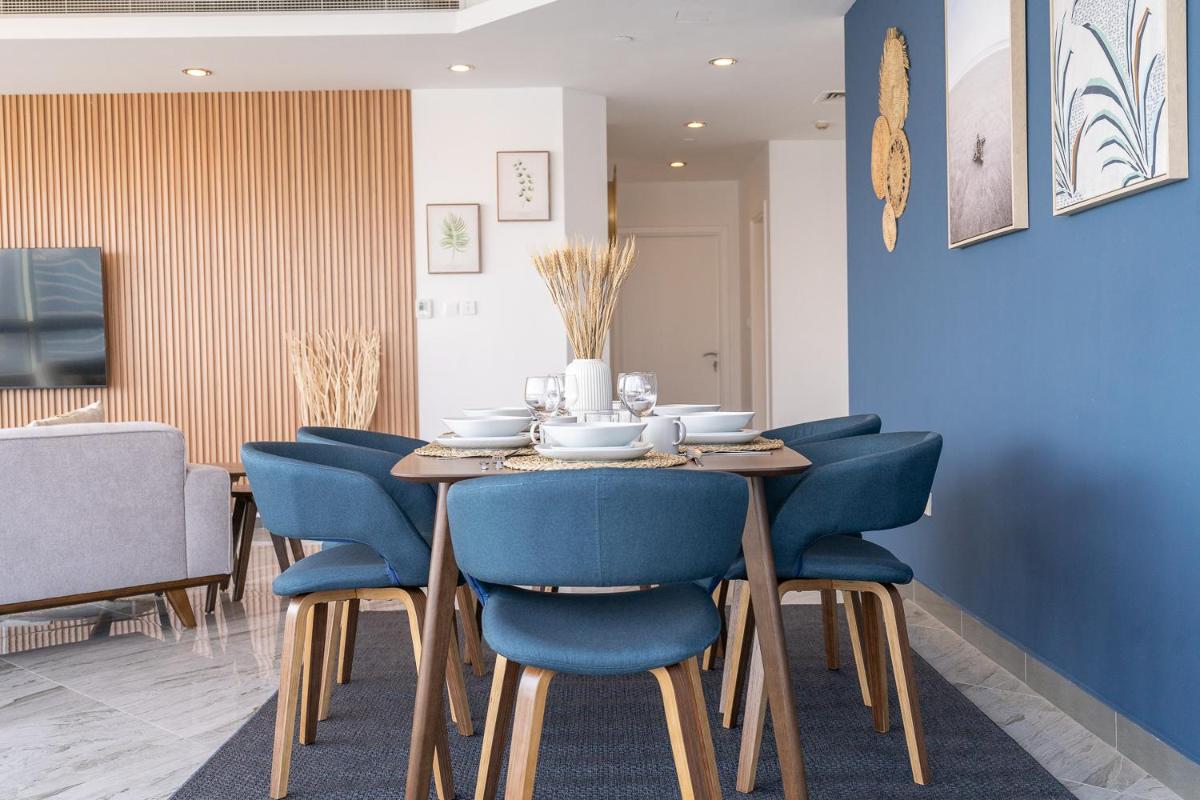 Dubai Marina - Stunning Huge 4 Bedroom Apts Near JBR - Gym - Pool - Parking by Sojo Stay