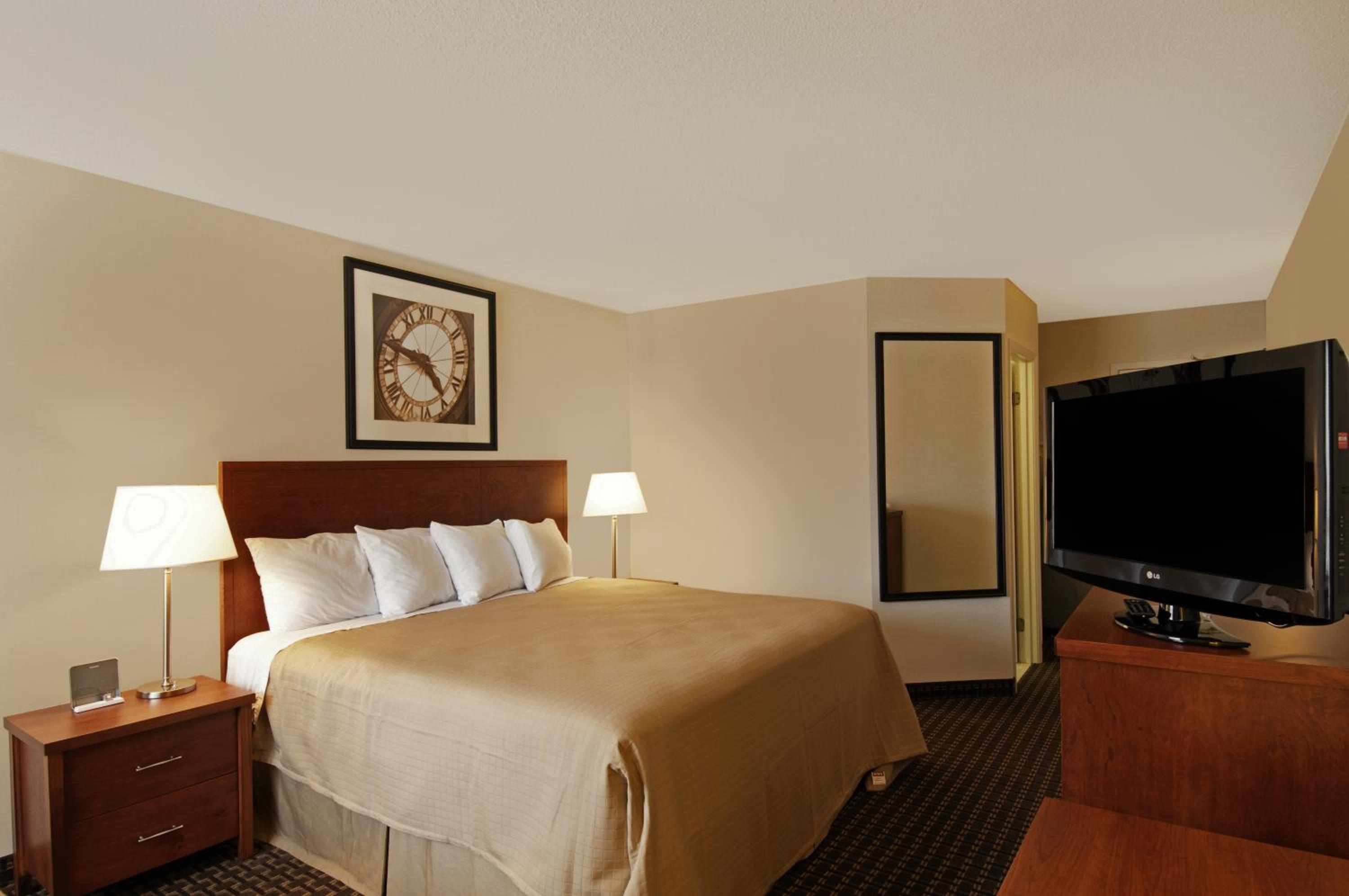 North Bay Vacations - Quality Inn - Property Image 17