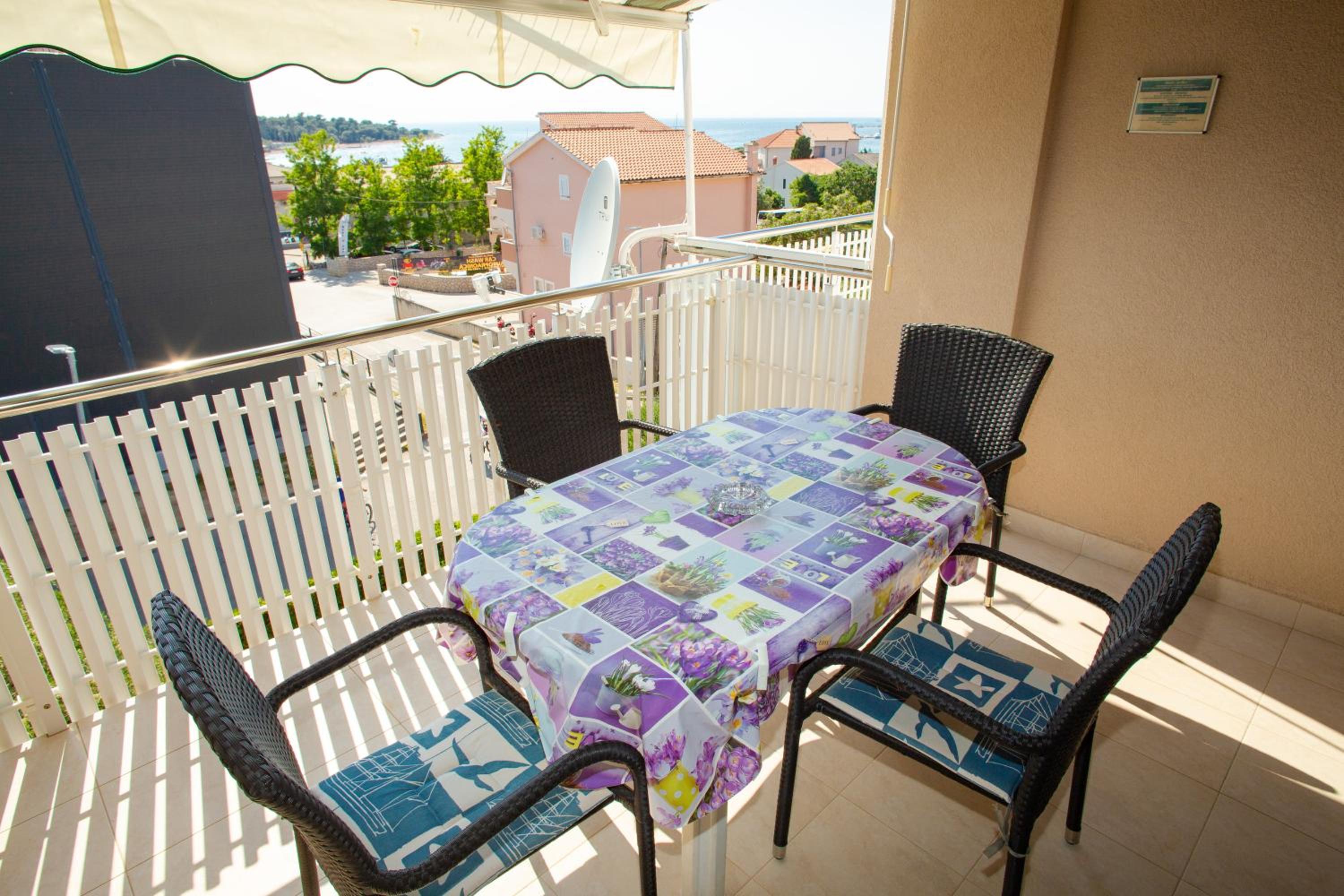 Apartments & Rooms Peranic
