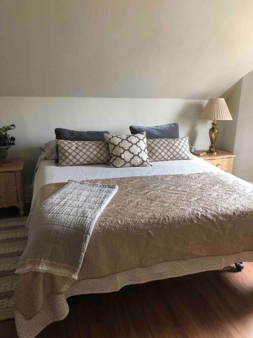 Redefined Alchemy - Bright, eclectic, pretty Apt 3E view 3