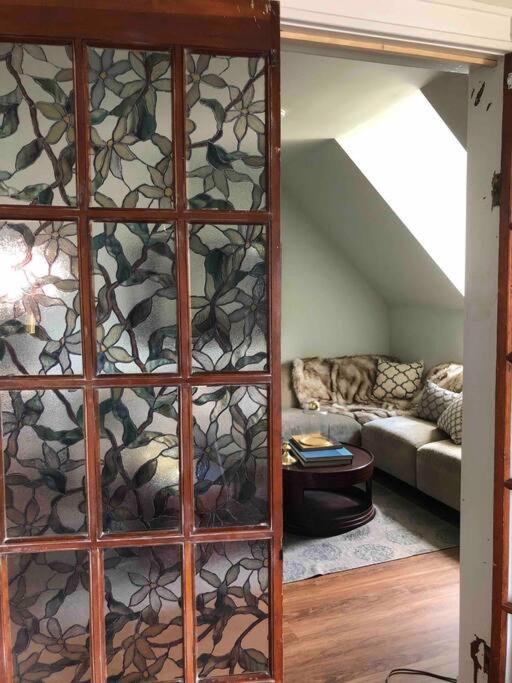 Redefined Alchemy - Bright, eclectic, pretty Apt 3E view 5
