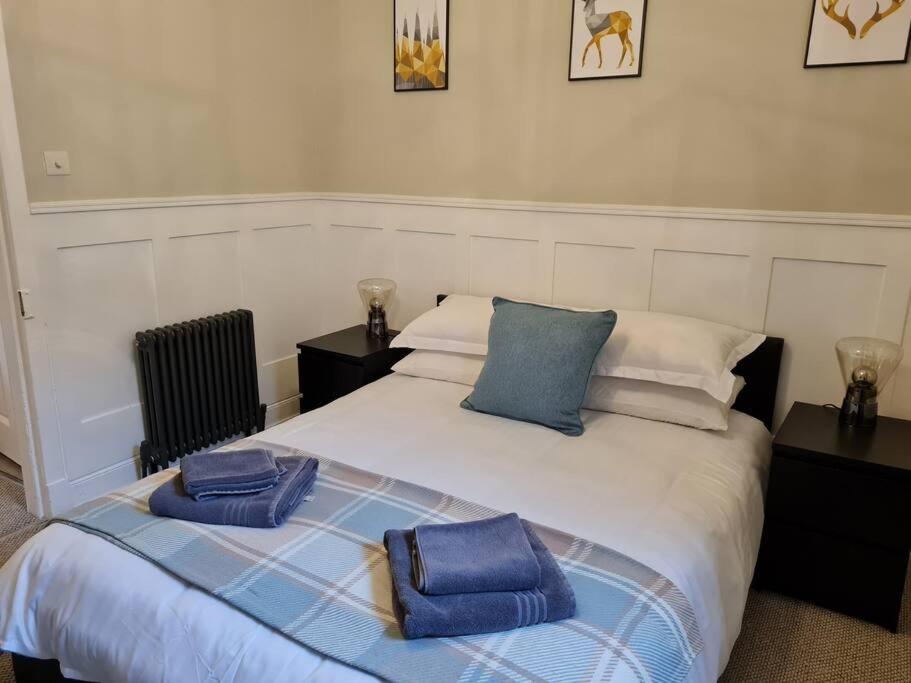 Superb Loch Side Apartment with Sea & Sunset Views view 2