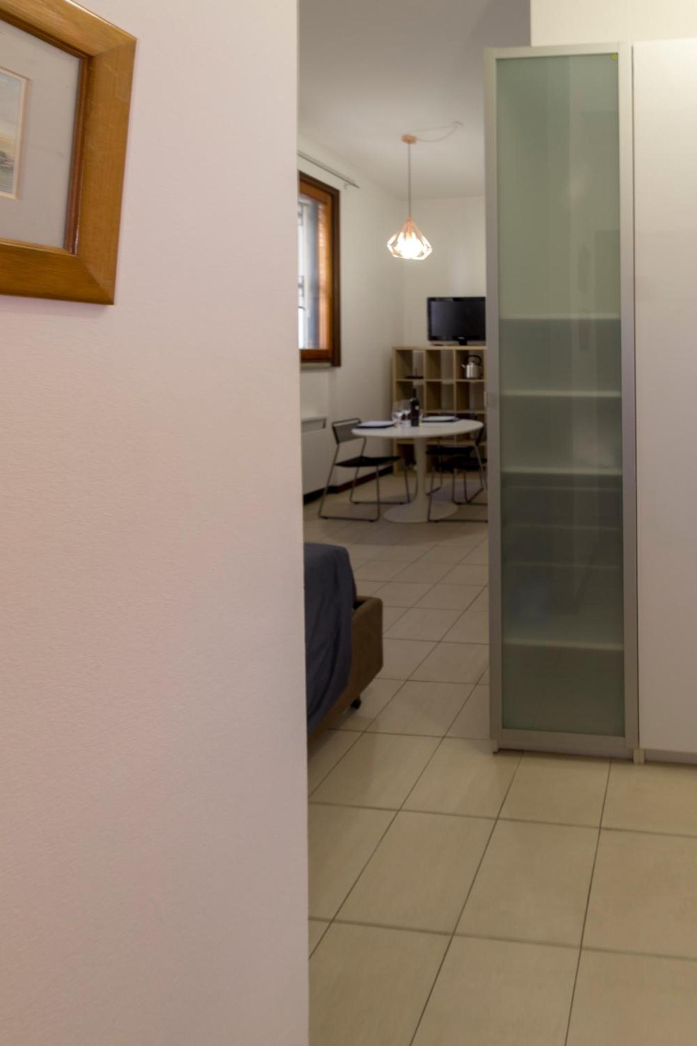 Chambers Short Rentals - Via Gezio Calini Brescia - 2 studio flats view 3