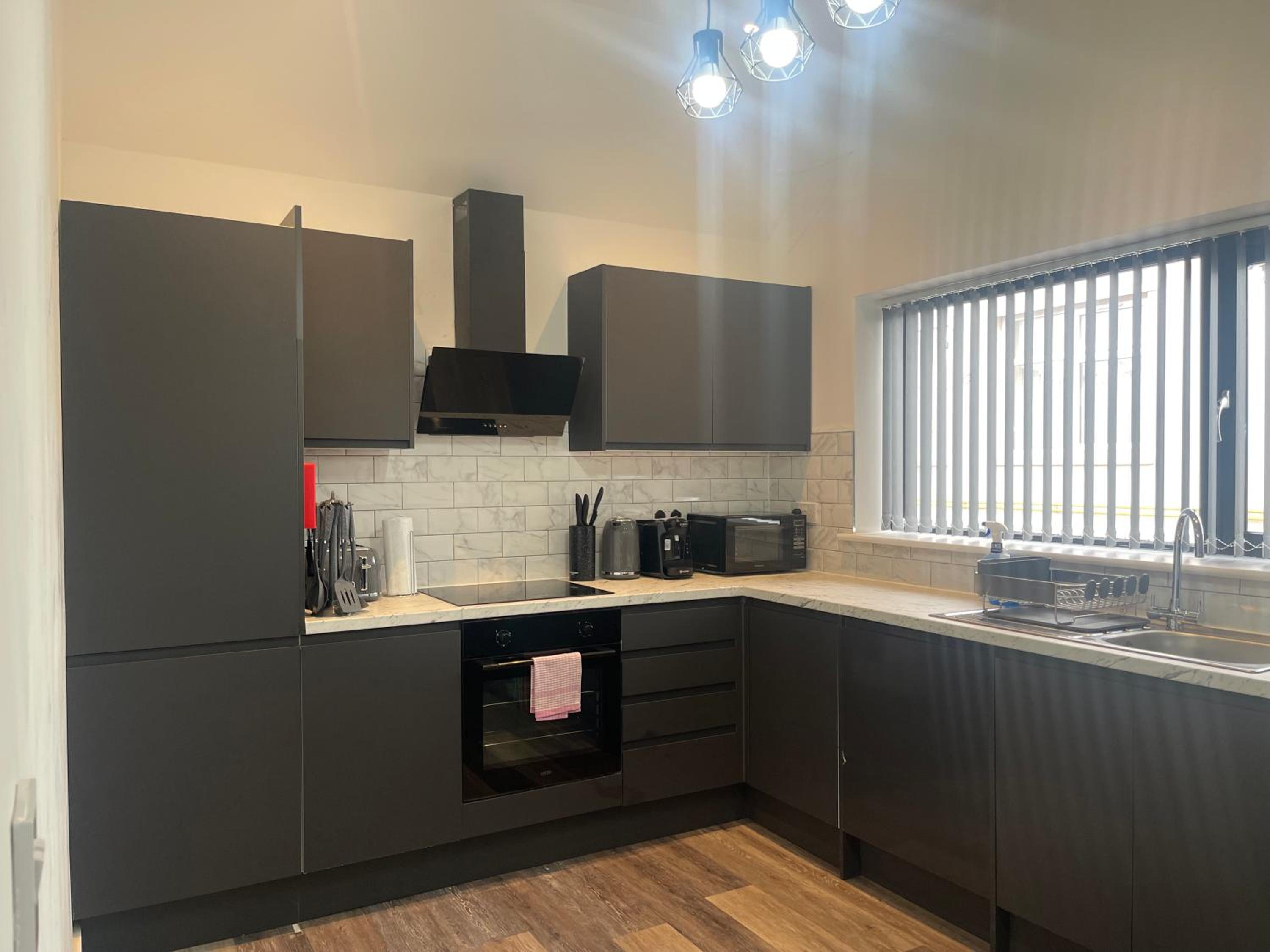 Sapphire Premier Apartments w/Secure Parking view 5