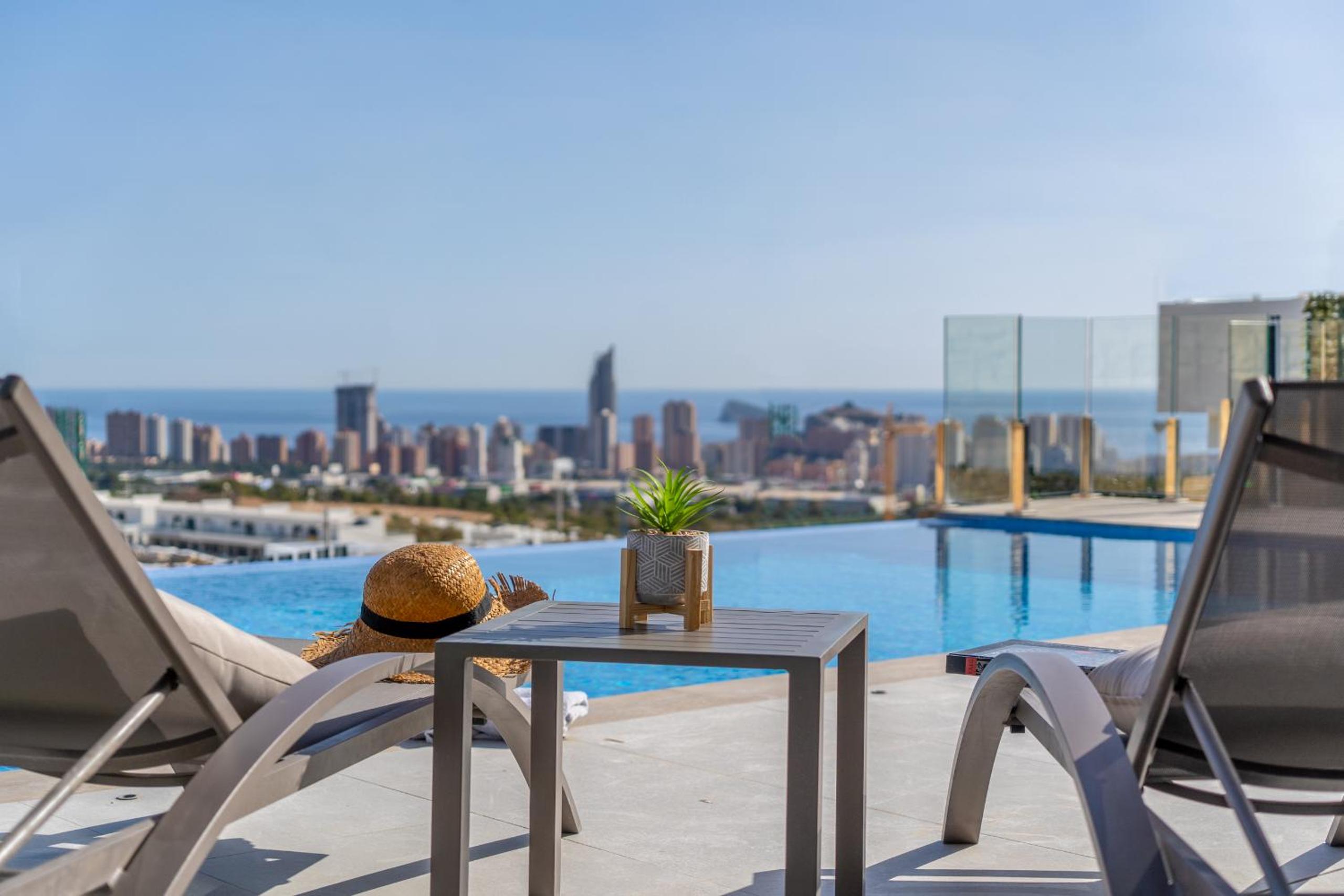 Hotel Villa Esmeralda 20 by BookaParadise - Image 1