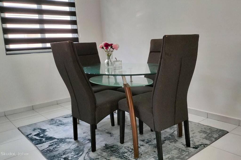 IRIS 33 Corner Lot House Spacious Outdoor Malay Only view 3