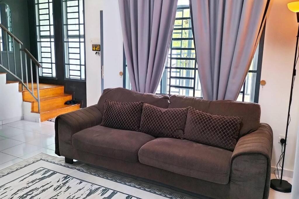 IRIS 33 Corner Lot House Spacious Outdoor Malay Only photo 2