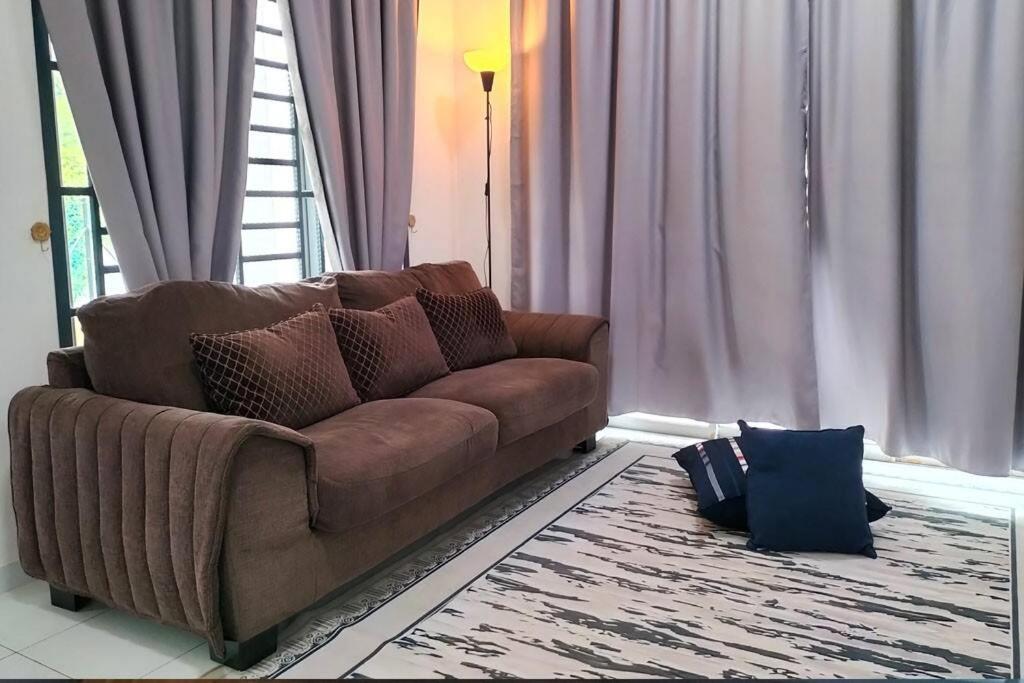 IRIS 33 Corner Lot House Spacious Outdoor Malay Only photo 3