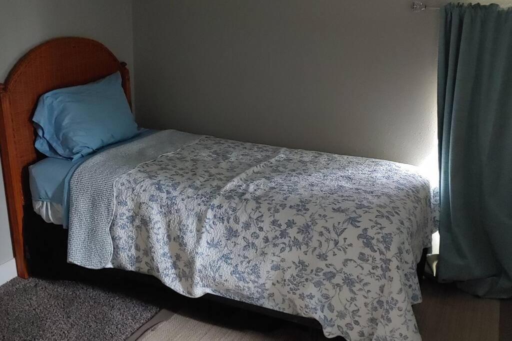 6 BRs Spacious Charming House, Great Neighborhood view 2