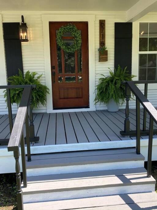 6 BRs Spacious Charming House, Great Neighborhood view 3