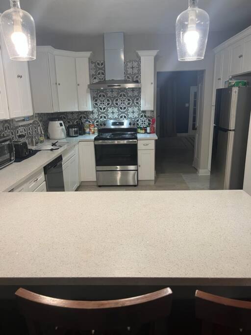 6 BRs Spacious Charming House, Great Neighborhood view 4