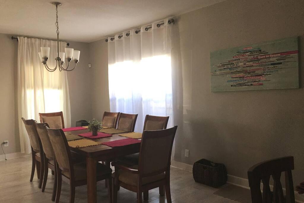 6 BRs Spacious Charming House, Great Neighborhood view 5