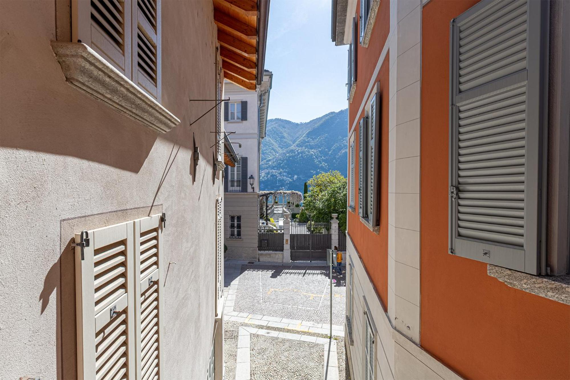 Casa al Lago di Como in Riva Cernobbio view 2