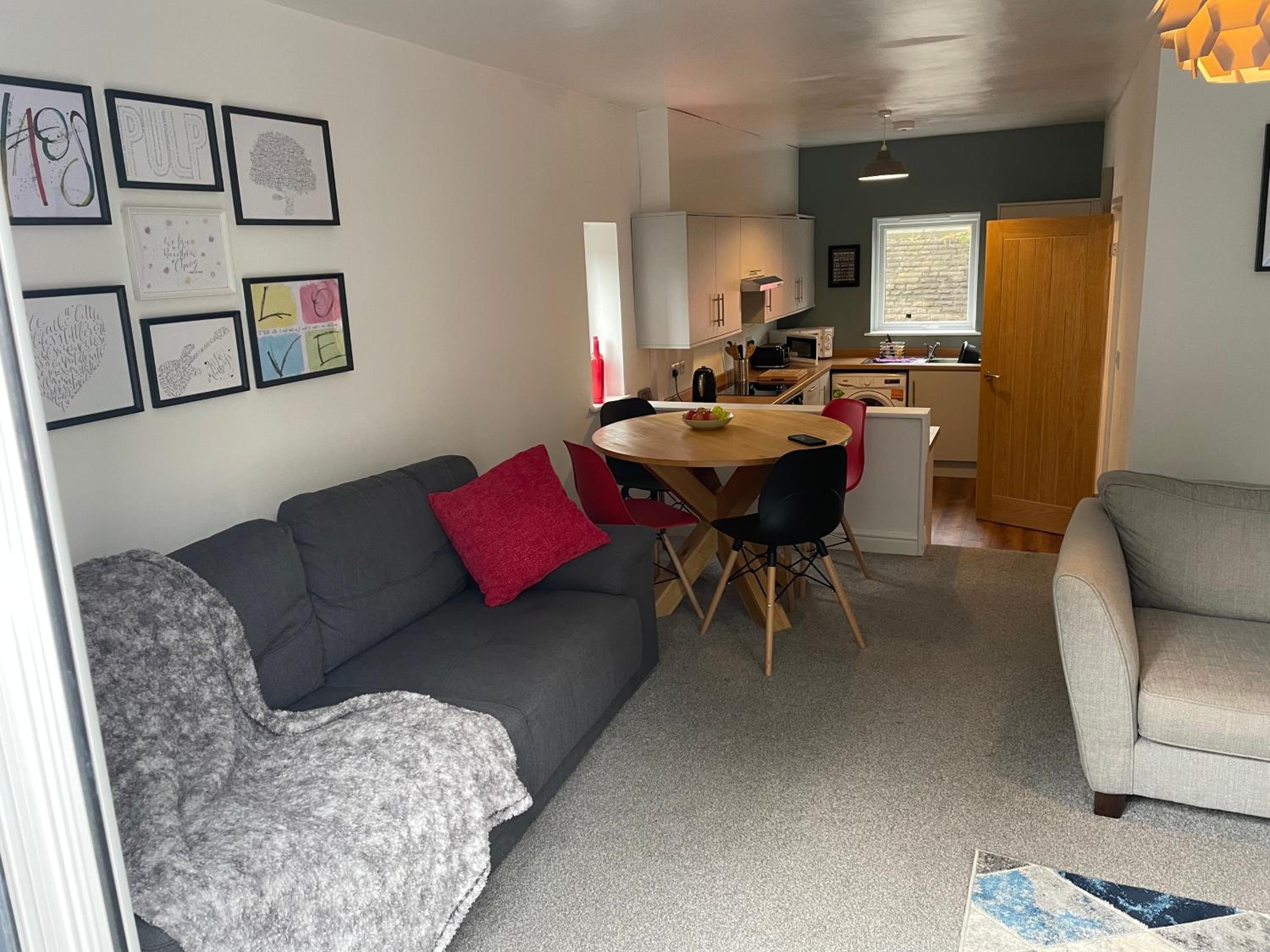 Nirvana house, 3 bedroom, 3 level riverside location view 3