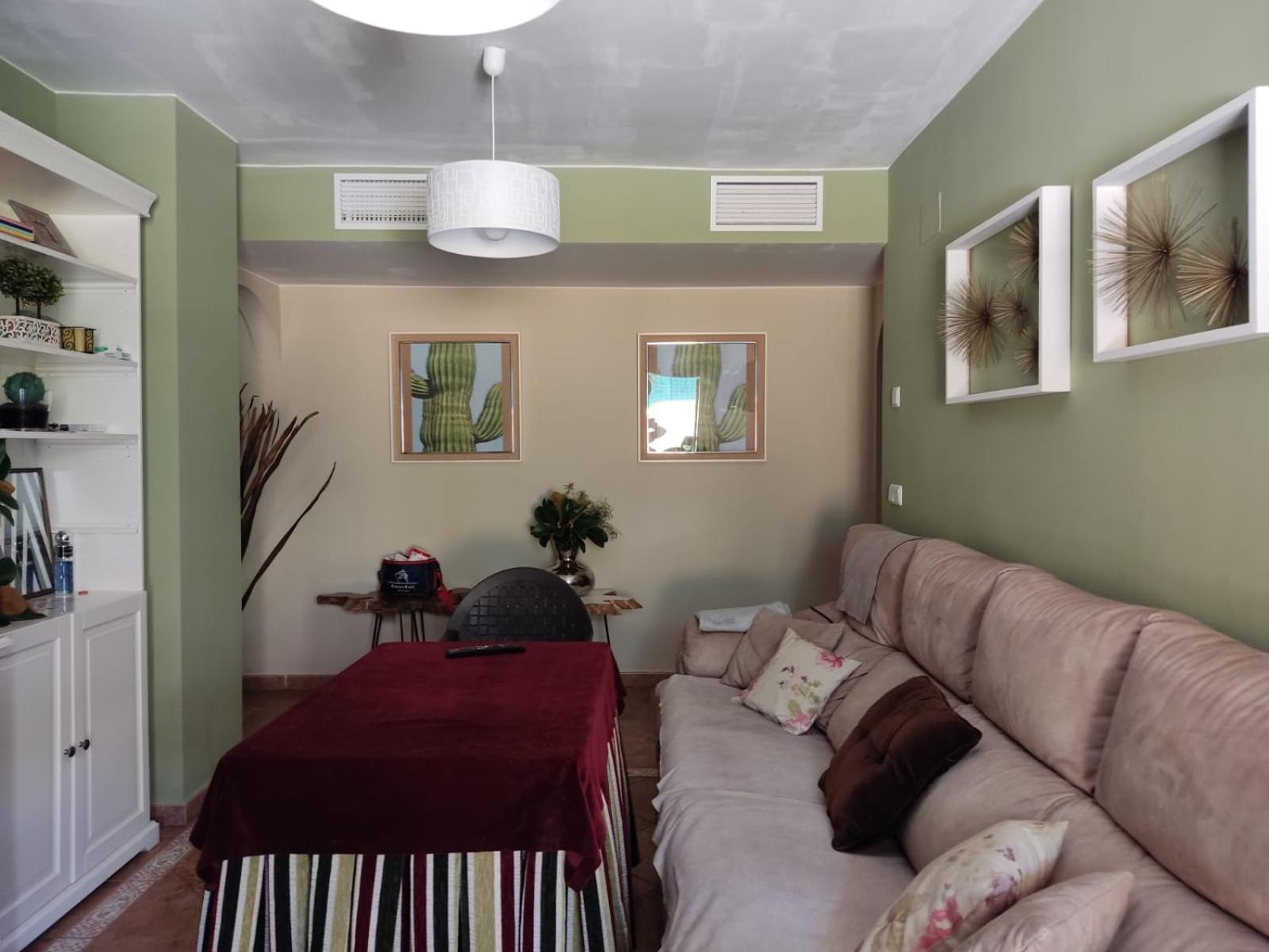 Apartamento completo con piscina comunitaria y patio exterior