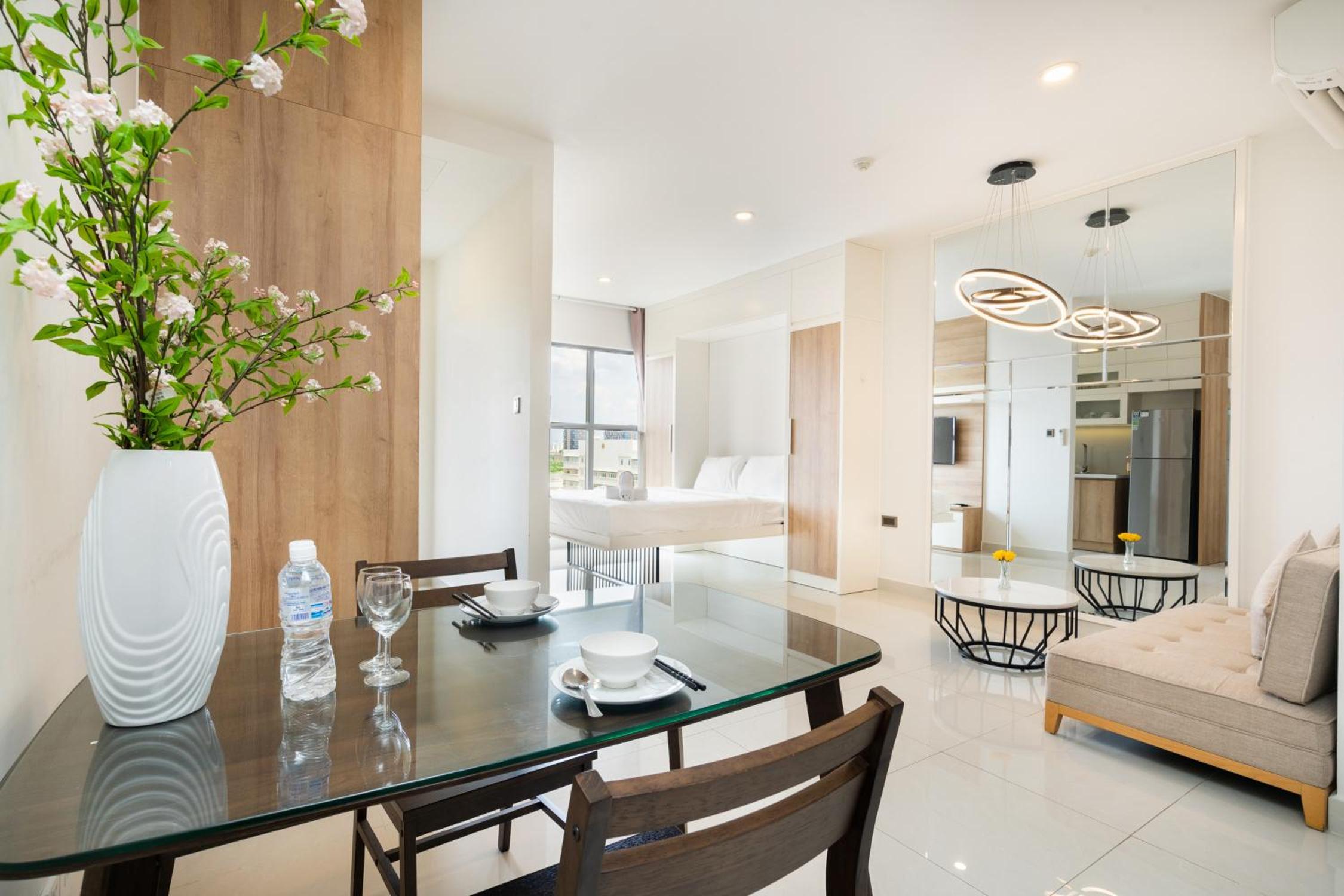 Lovely one bedroom stunning view in center