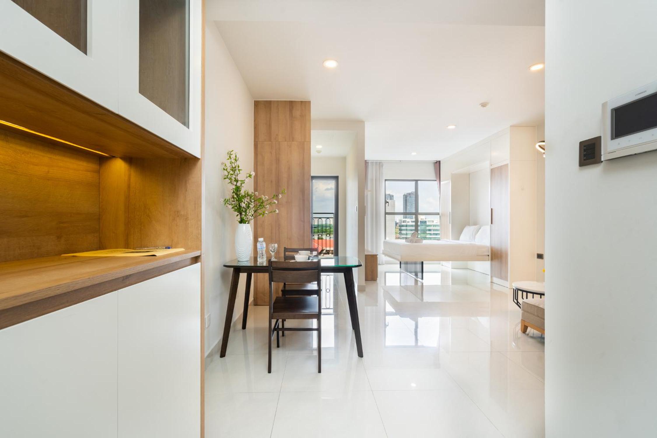 Lovely one bedroom stunning view in center