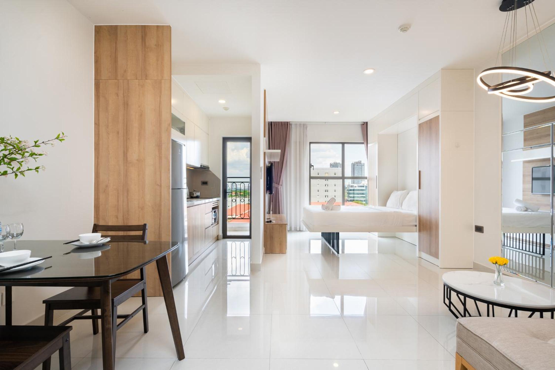 Lovely one bedroom stunning view in center