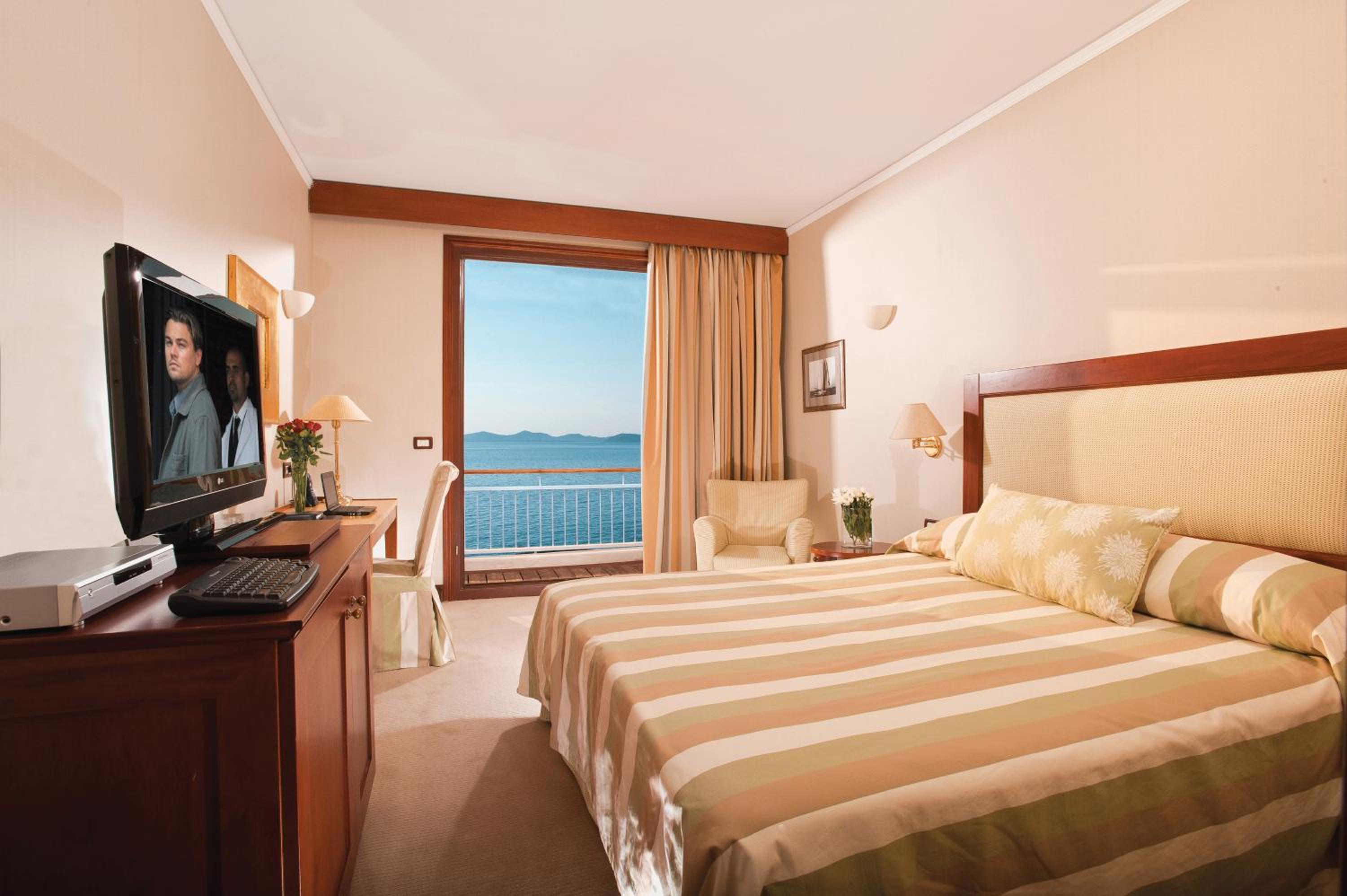 Grand Resort Lagonissi