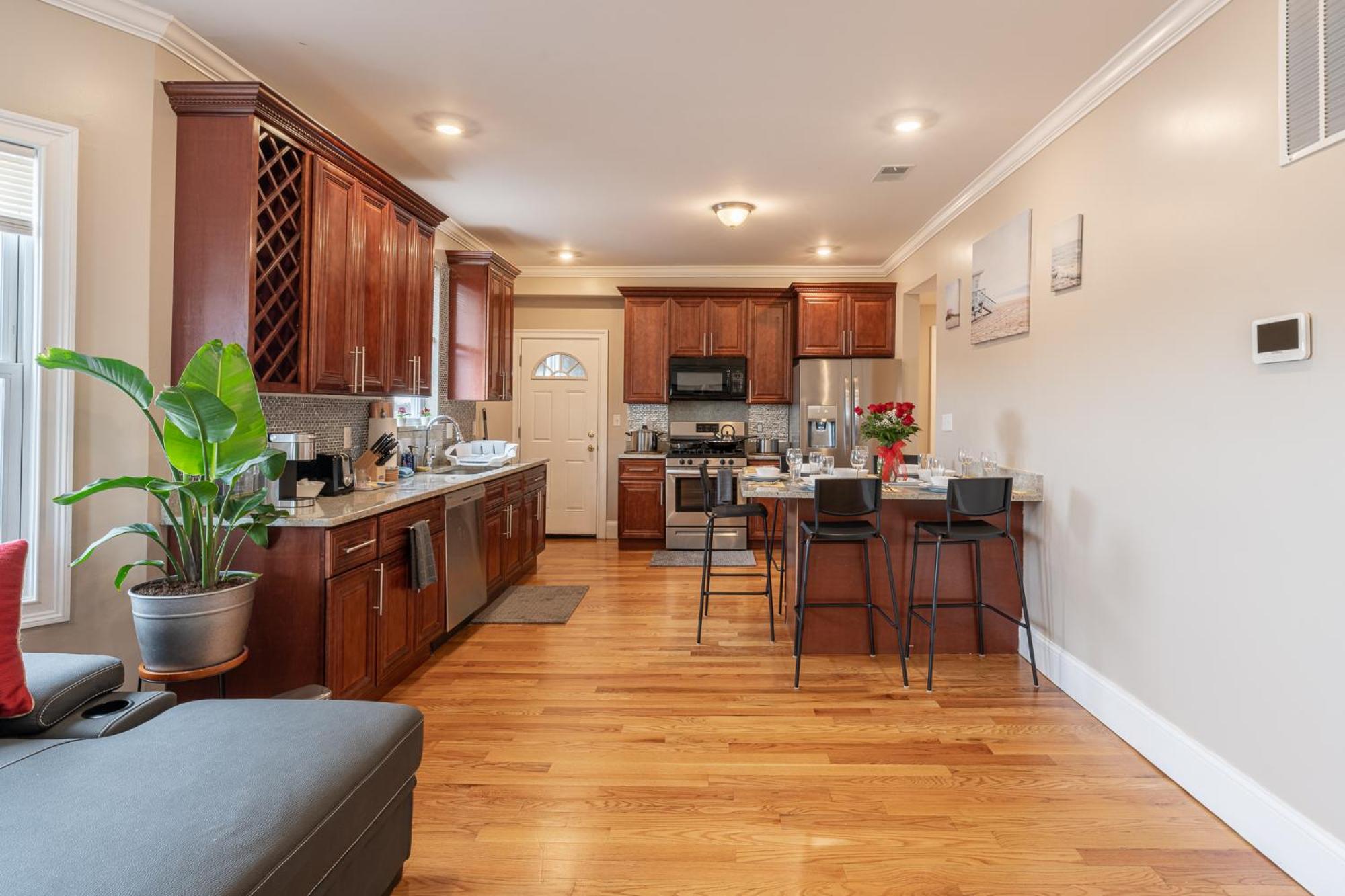 4BR Dorchester Home - Near Marina Bay & Parks - Sun-Filled Summer Getaway 90-3 view 4