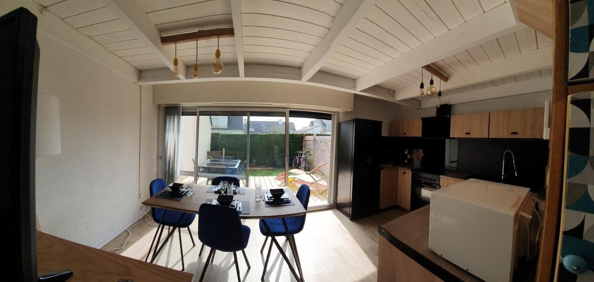 Escapade marine Carnac, Petite Maison toute équipée et confortable, au calme entre plage et ville avec jardinet au sud