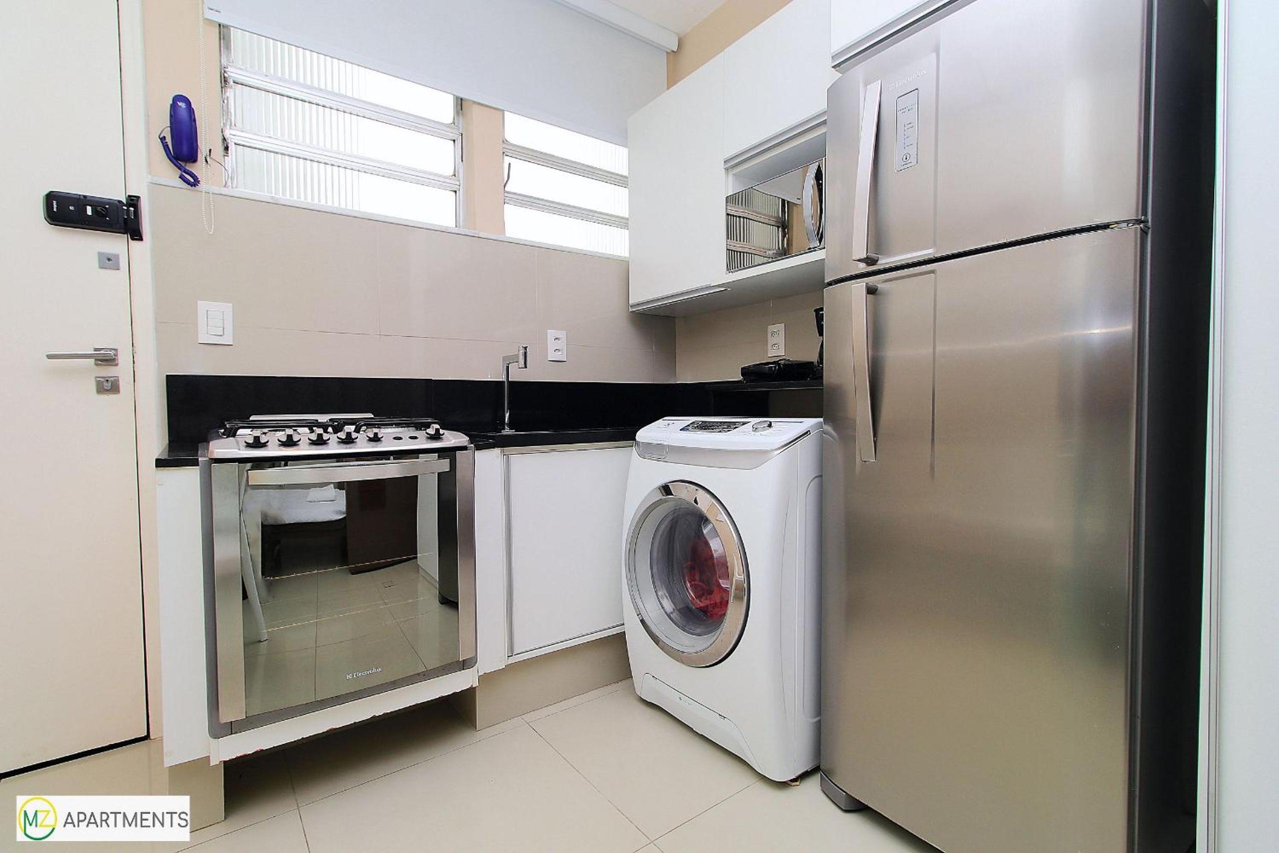 Modern studio next to the beach in Ipanema photo 3