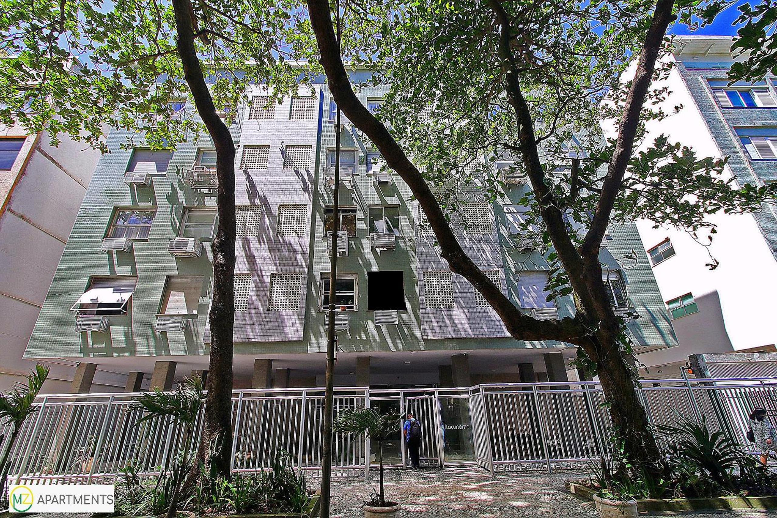 Modern studio next to the beach in Ipanema