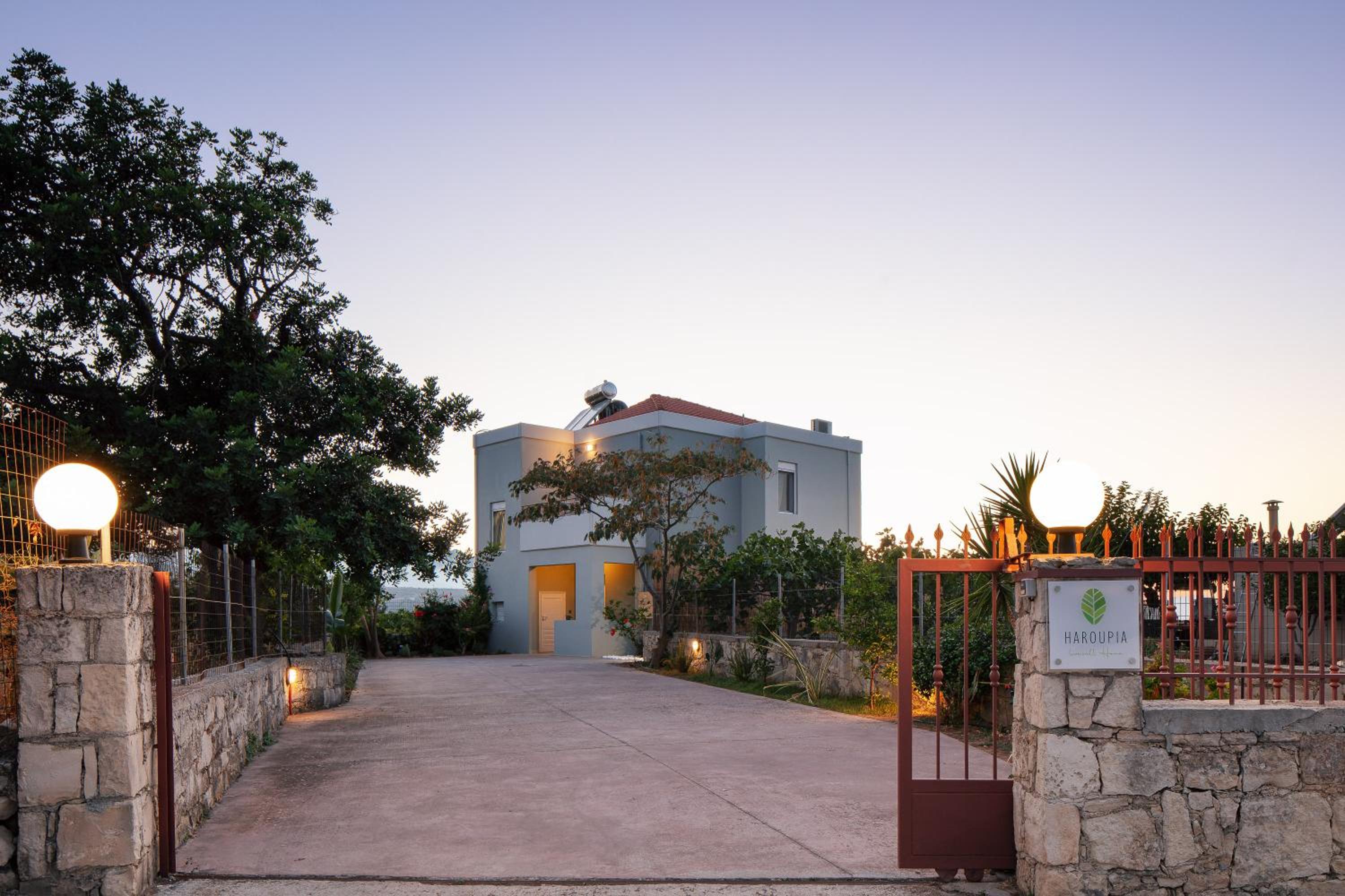 Haroupia Home