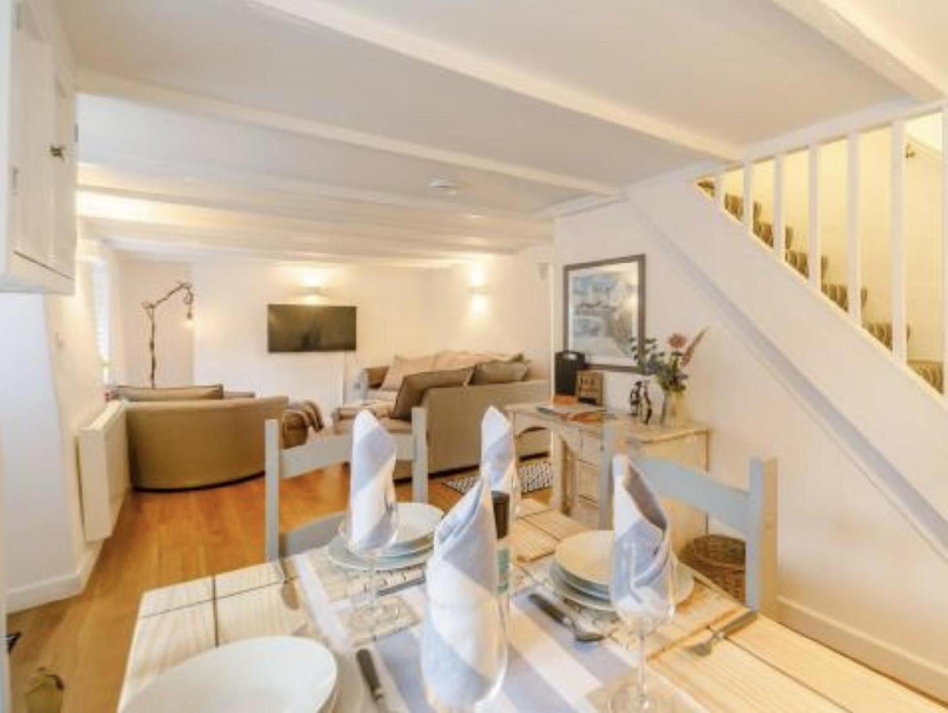 Charming 2-Bed Cottage in Wadebridge Cornwall view 2