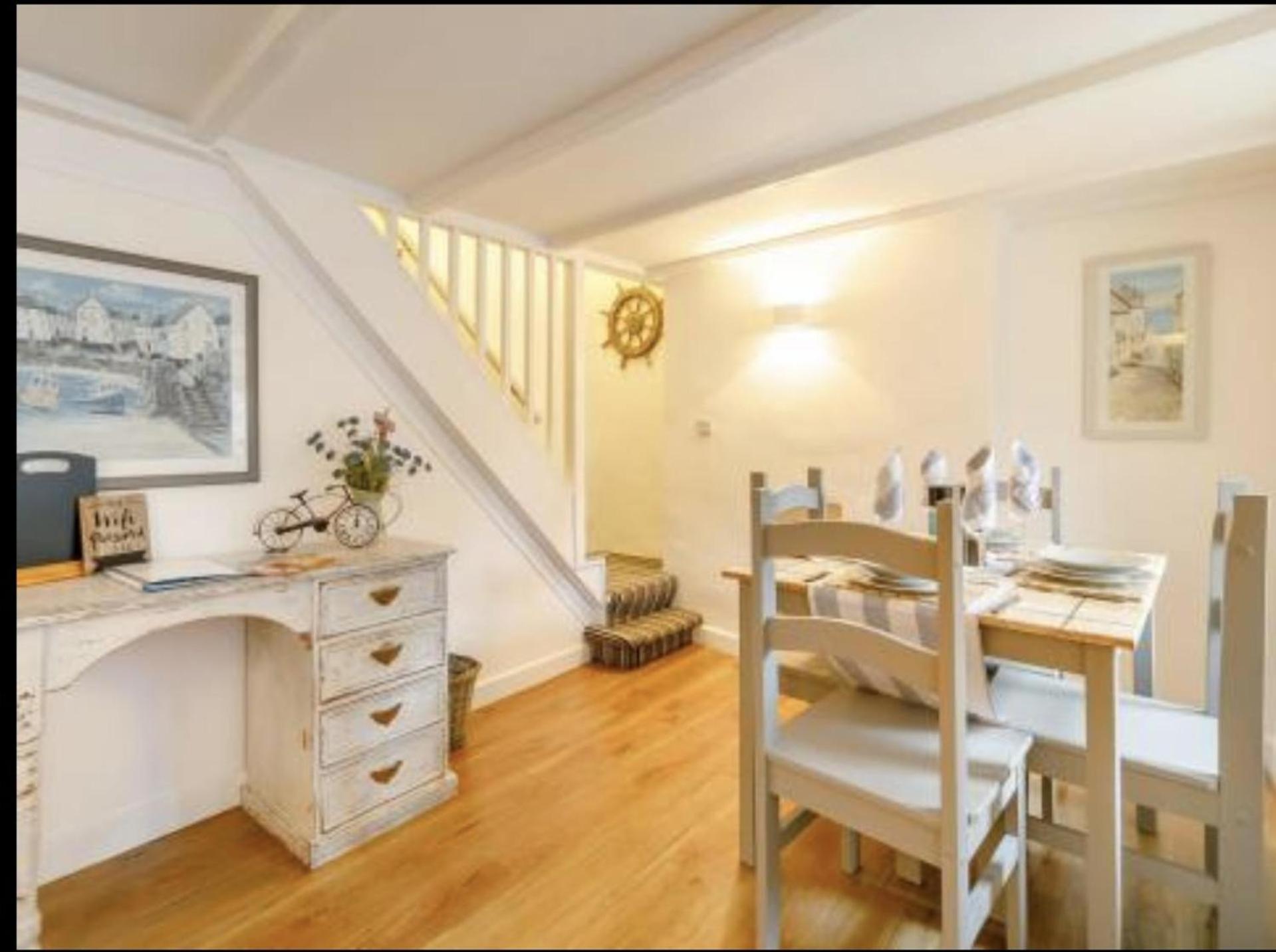Charming 2-Bed Cottage in Wadebridge Cornwall view 5