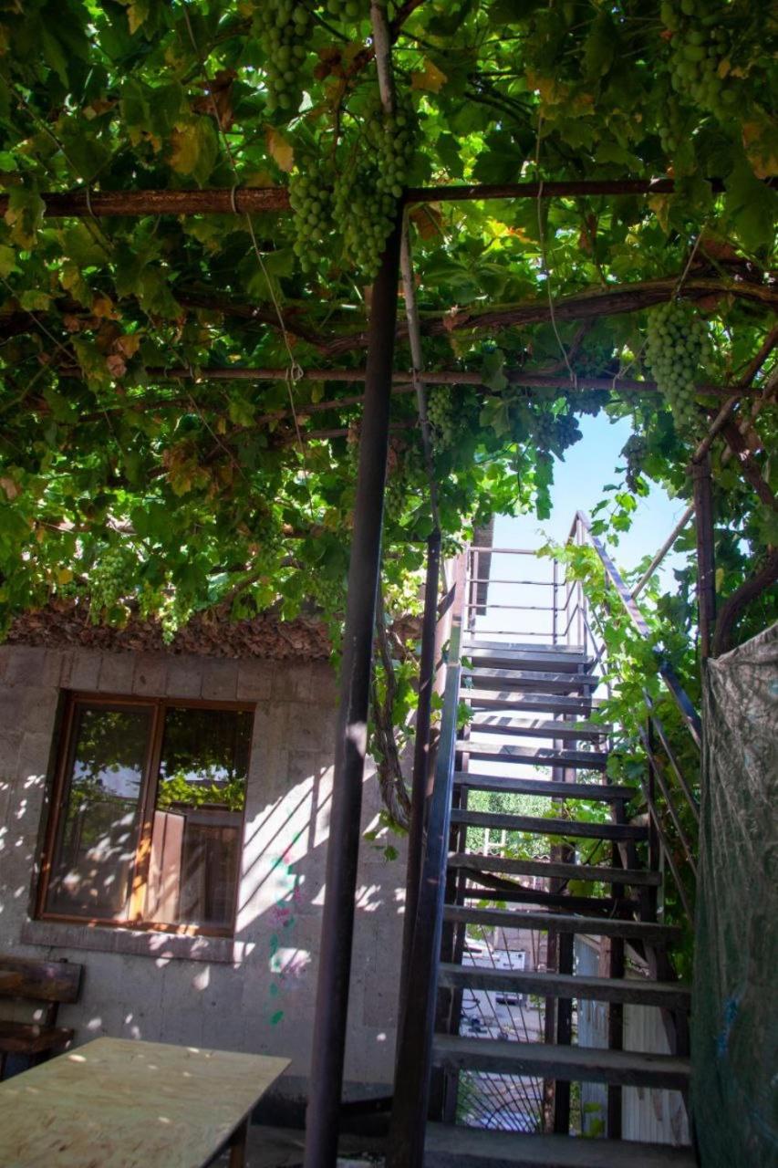 B&B Sunrise House Aygavan