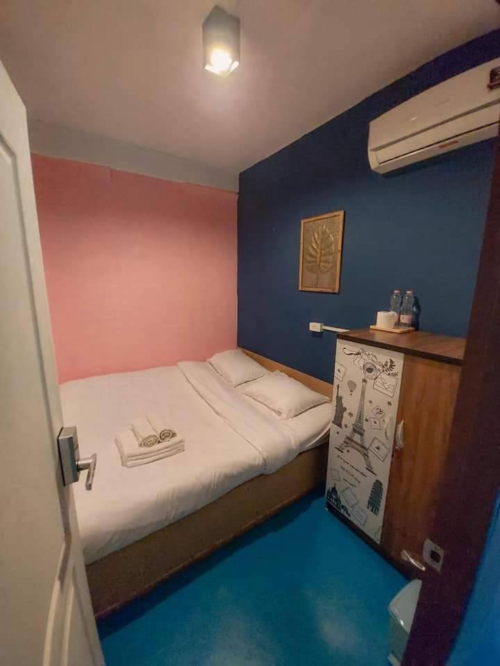 D​ Luck​ Hostel