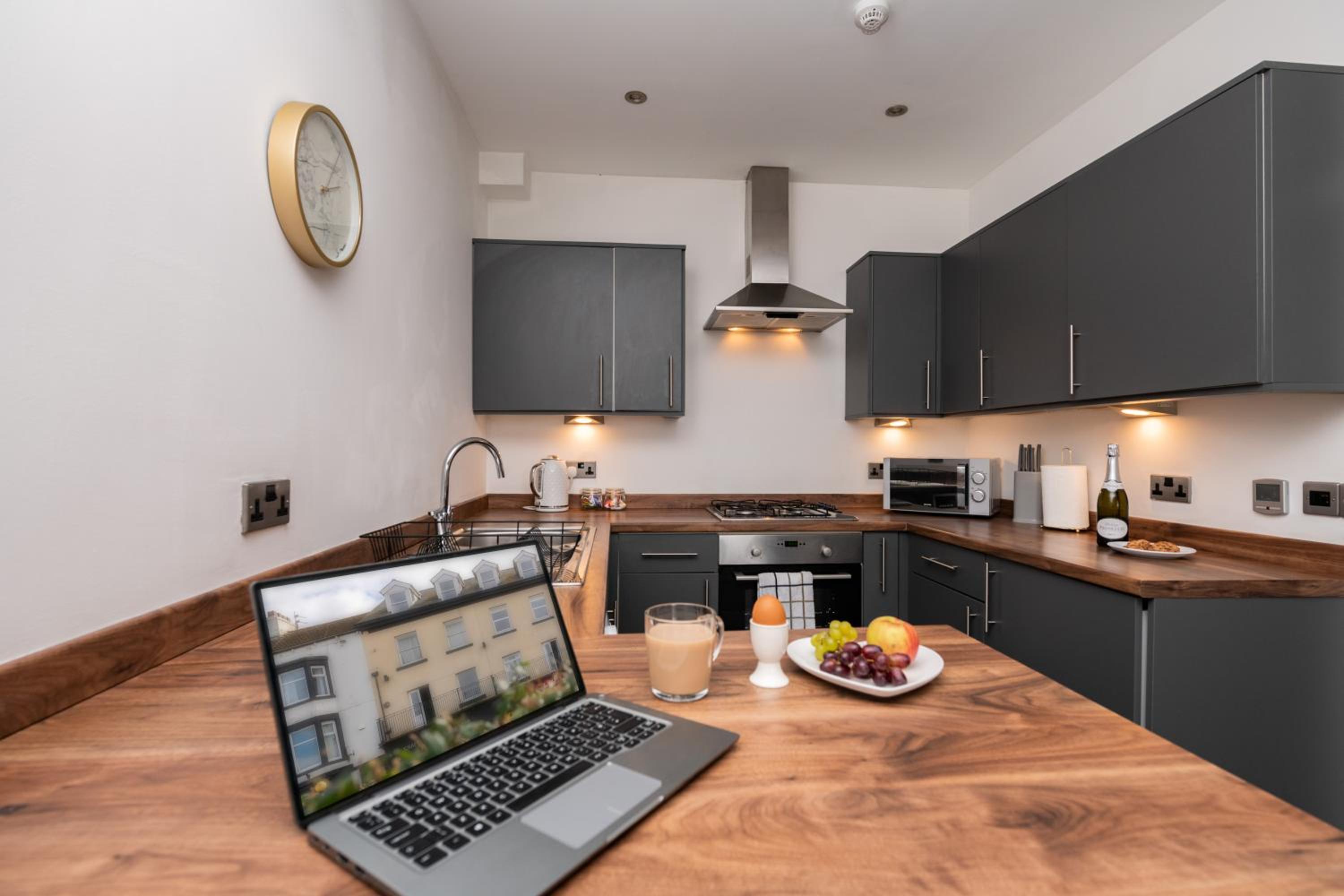 The Croston promenade balcony apartment- Morecambe central promenade, beach front and sea views view 4