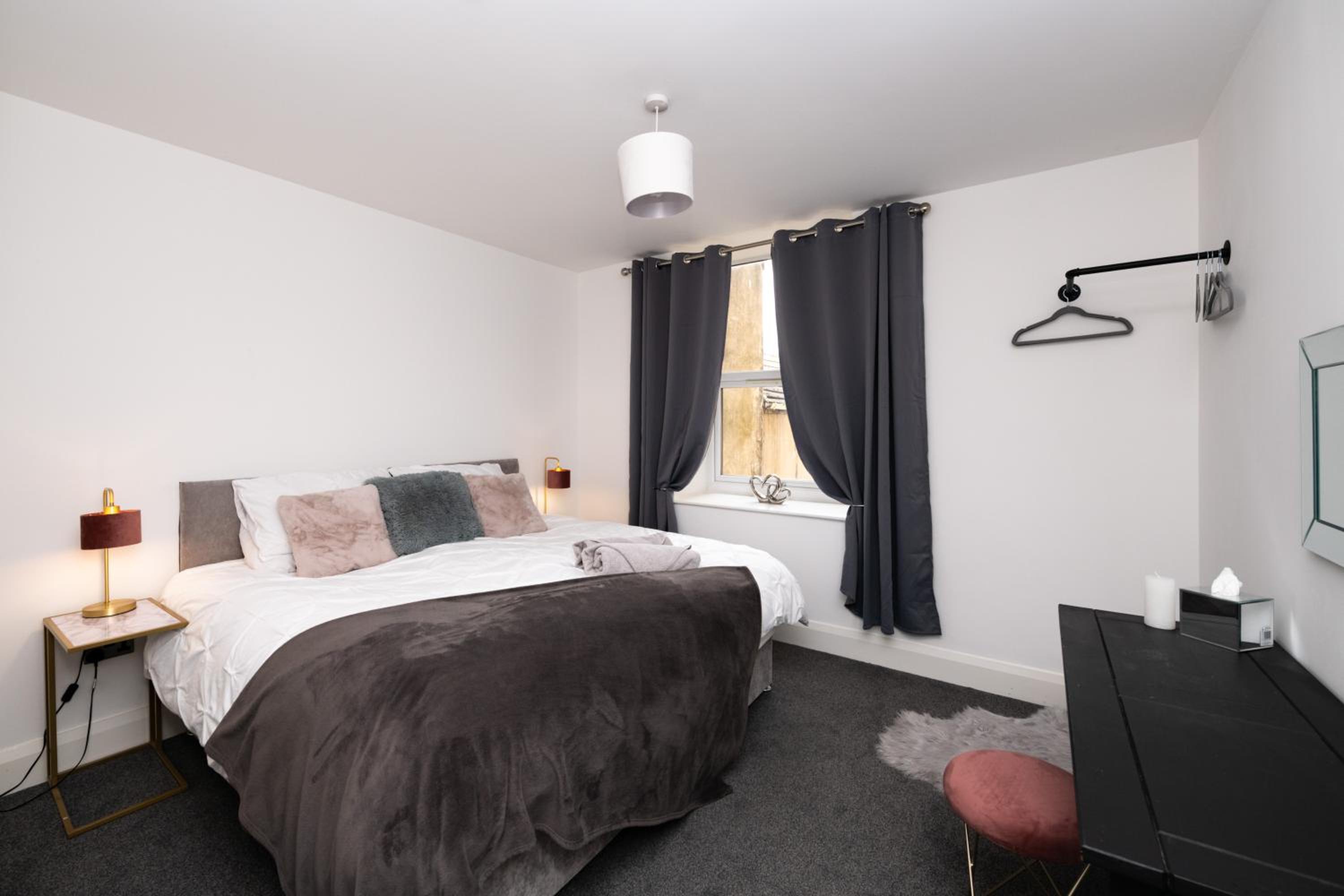 The Croston promenade balcony apartment- Morecambe central promenade, beach front and sea views view 5