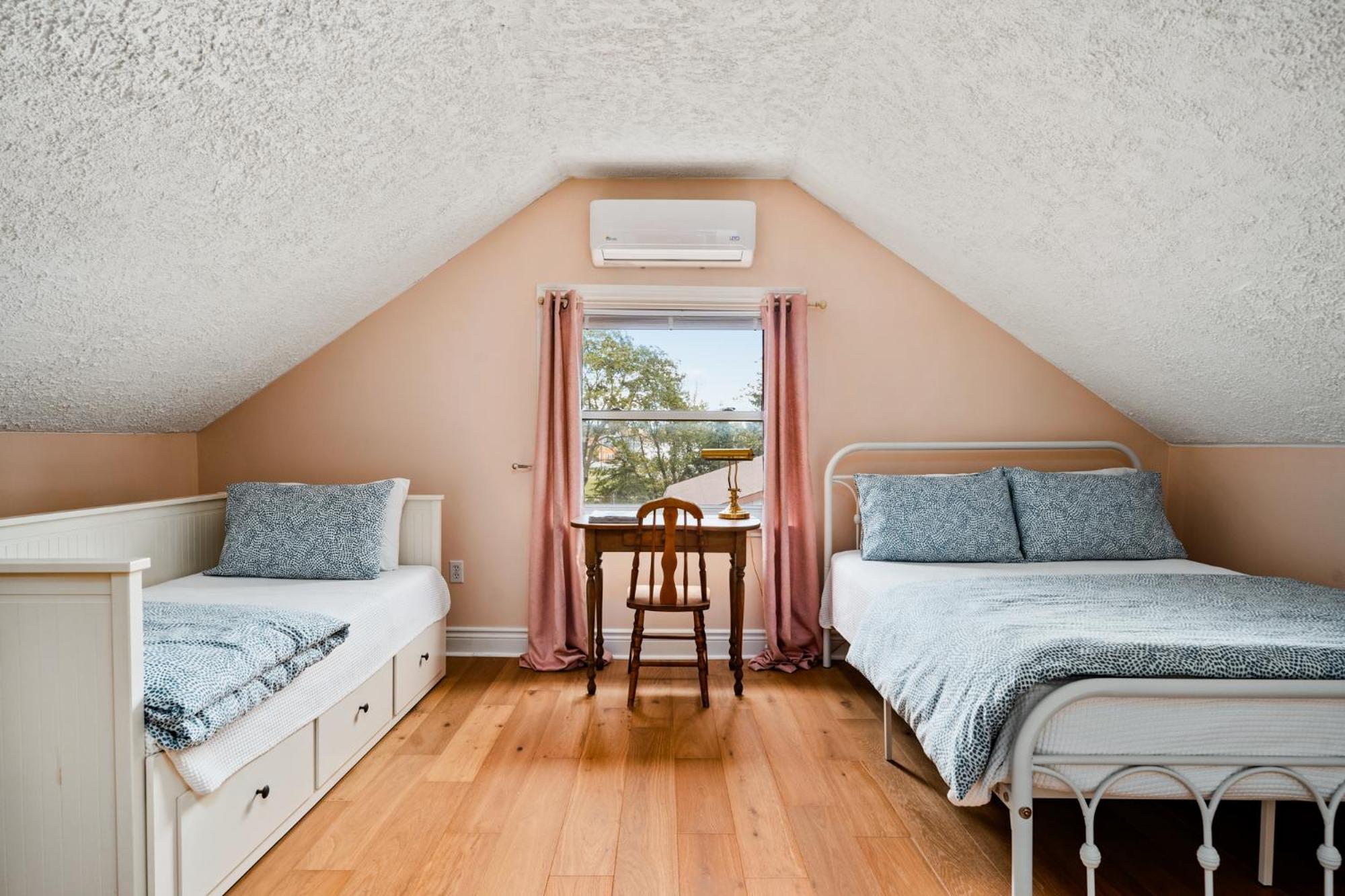 Sunroom on Maple view 5