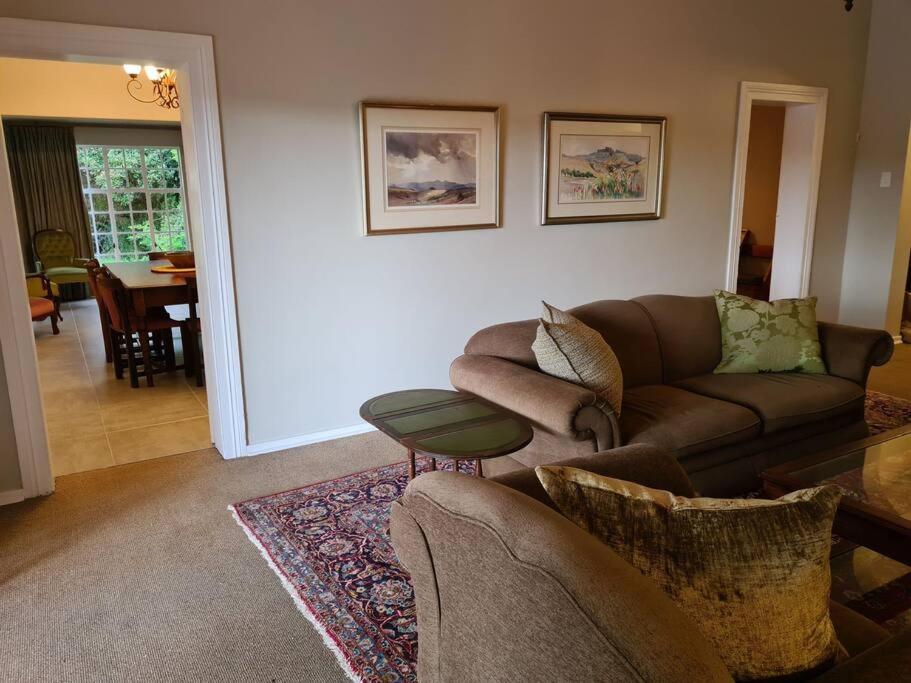 Burnbrae Farmhouse (6 b/rooms with pool) view 5