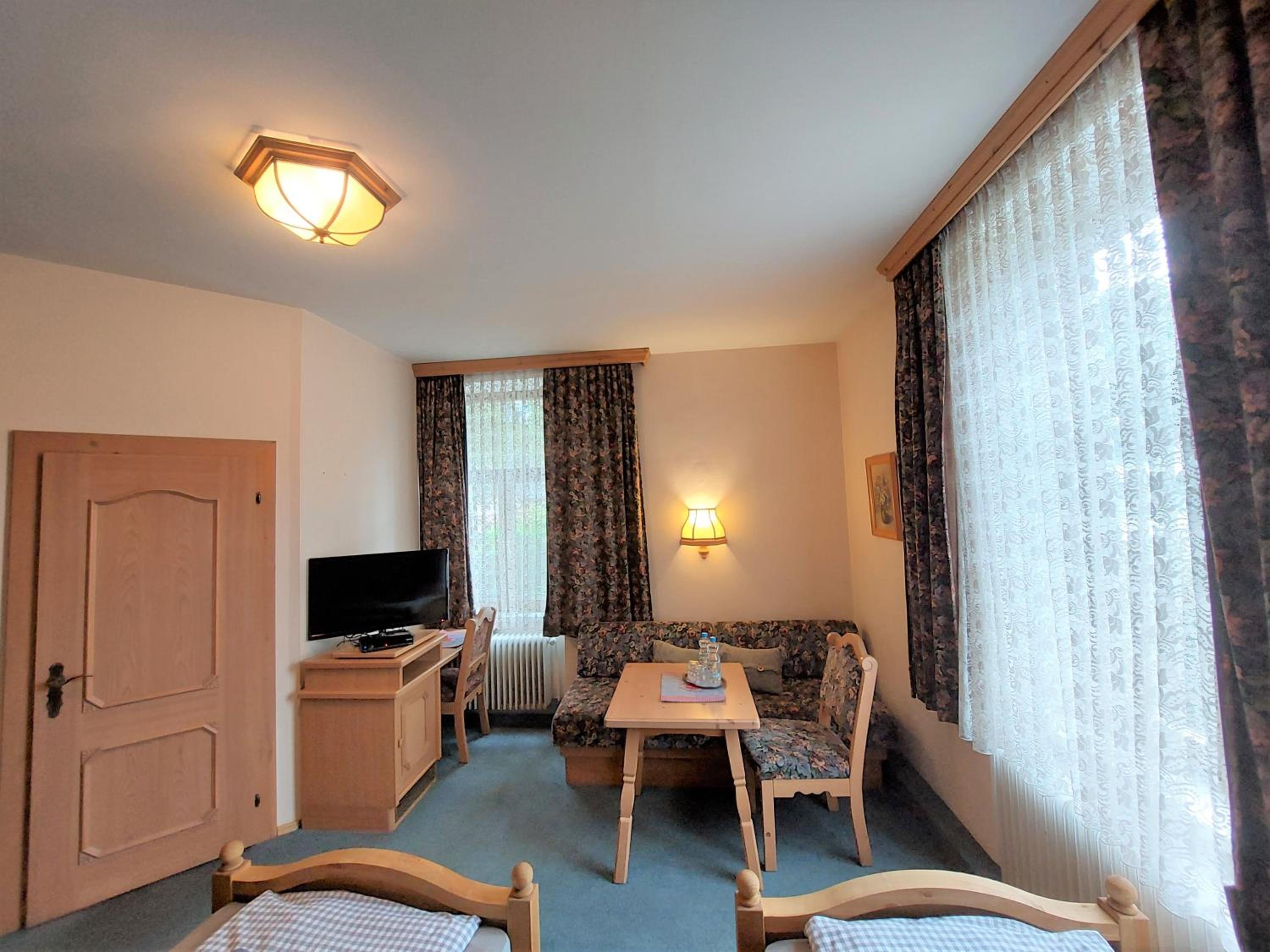 3 Raben - Leoben - Zimmer für Geschäftsreisende, Urlauber, Monteure und Handwerker, Polski Pensjonat Austria