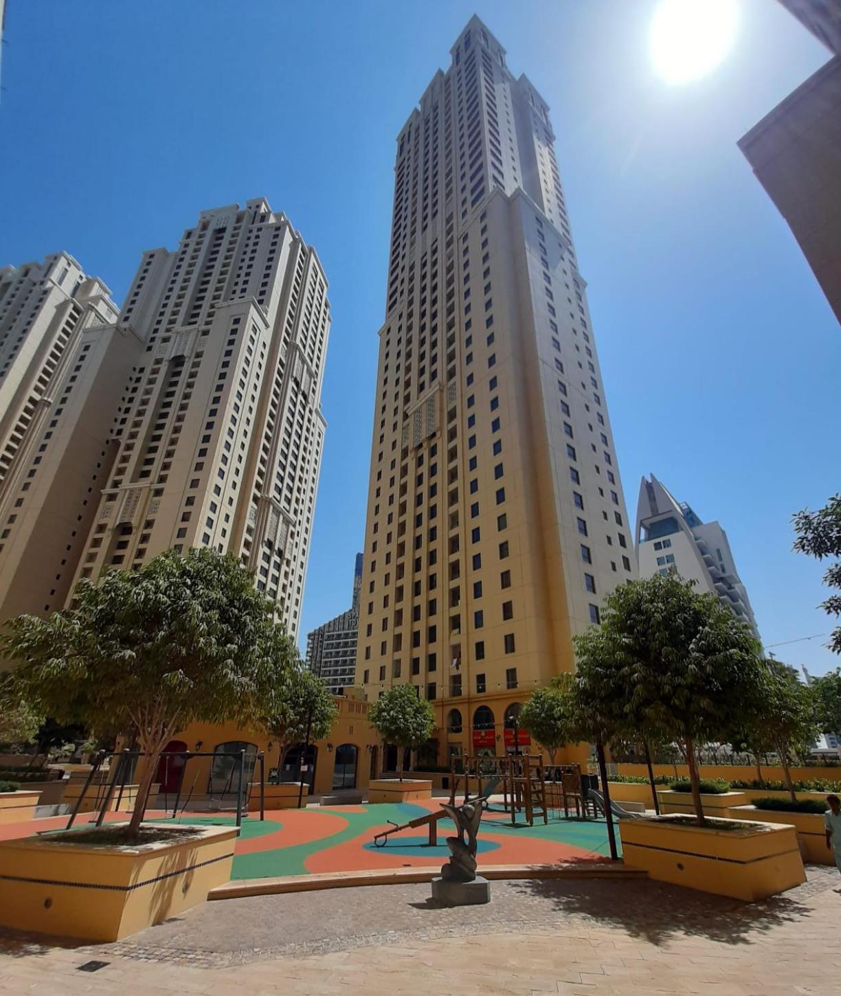 La Buena Vida Holiday Homes - Beach front very spacious, luxe and modern 3 bedroom with full kitchen in JBR , 3 min to the JBR beach Dubai Marina and Tram 
