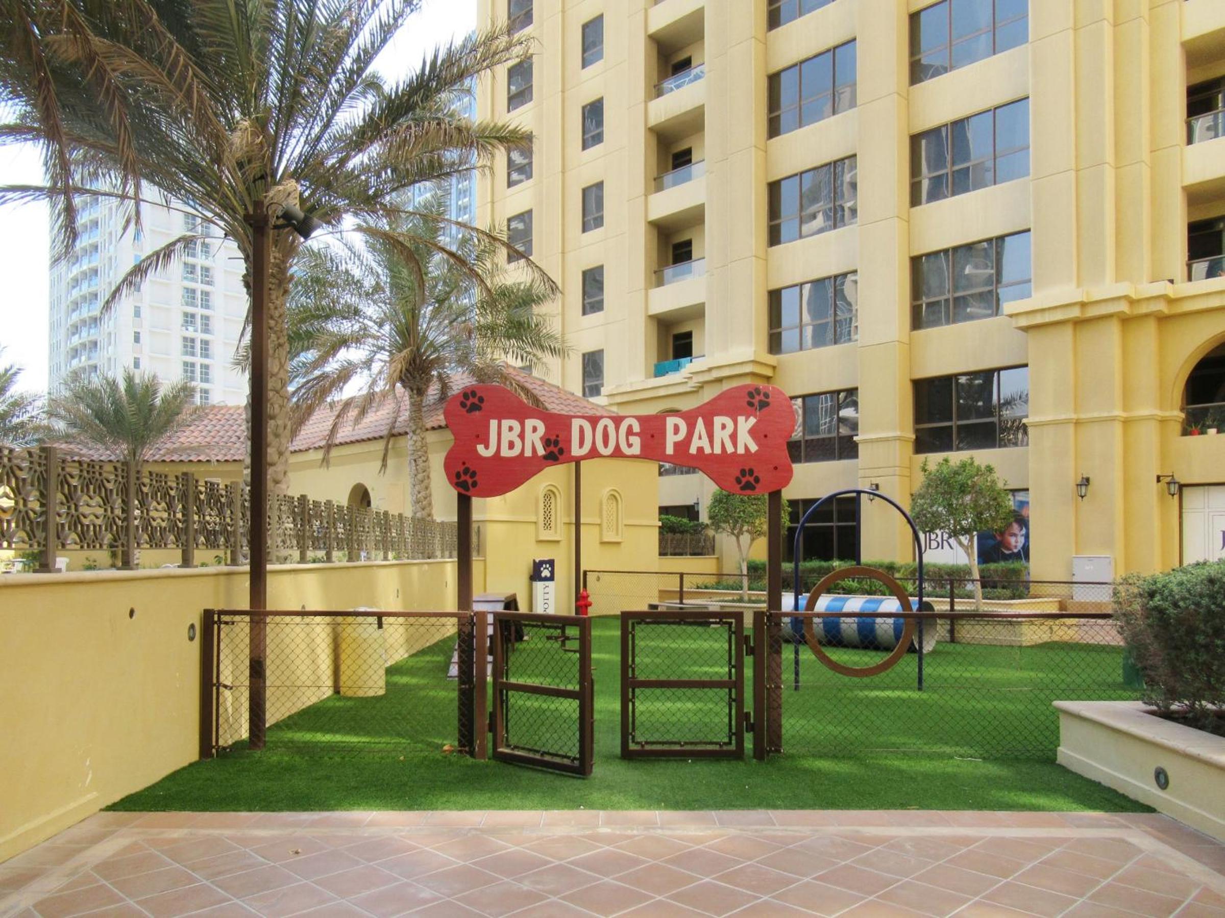 La Buena Vida Holiday Homes - Beach front very spacious, luxe and modern 3 bedroom with full kitchen in JBR , 3 min to the JBR beach Dubai Marina and Tram 