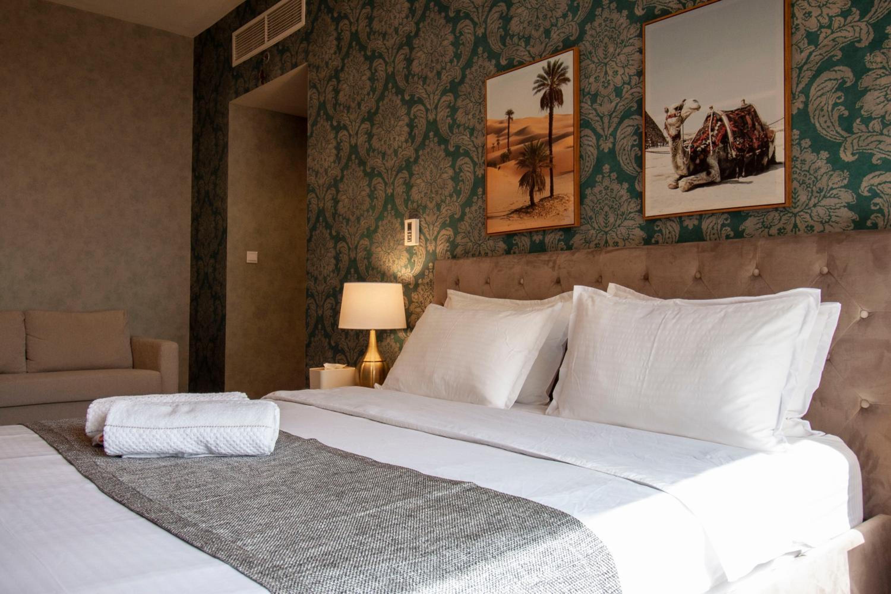 La Buena Vida Holiday Homes - Beach front very spacious, luxe and modern 3 bedroom with full kitchen in JBR , 3 min to the JBR beach Dubai Marina and Tram 