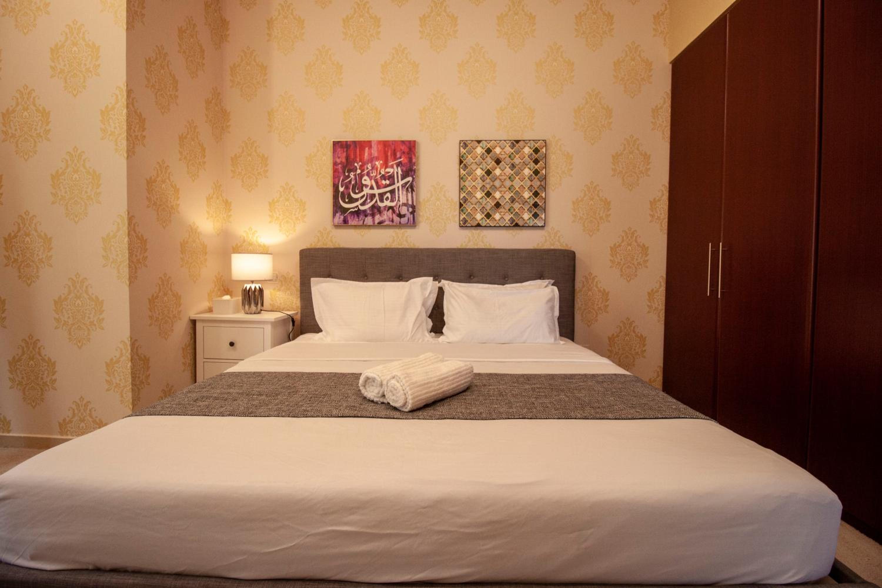 La Buena Vida Holiday Homes - Beach front very spacious, luxe and modern 3 bedroom with full kitchen in JBR , 3 min to the JBR beach Dubai Marina and Tram 