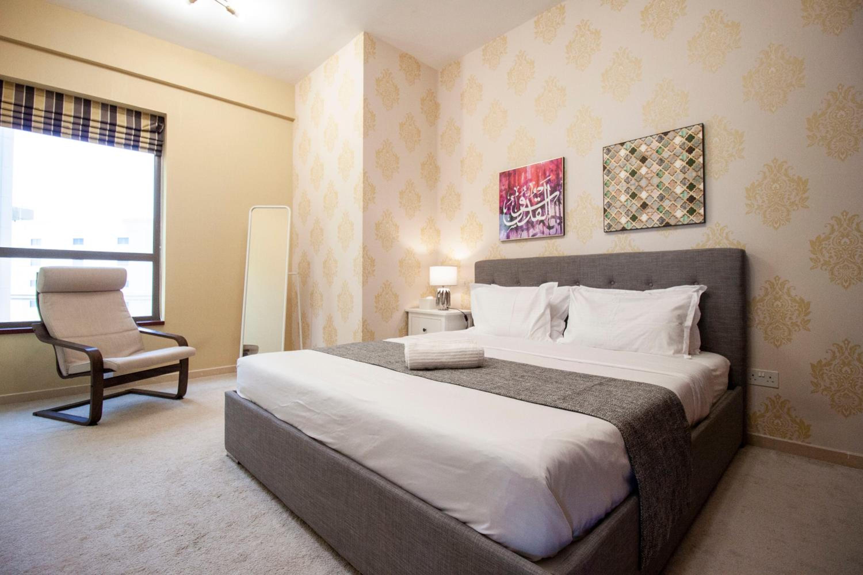 La Buena Vida Holiday Homes - Beach front very spacious, luxe and modern 3 bedroom with full kitchen in JBR , 3 min to the JBR beach Dubai Marina and Tram 