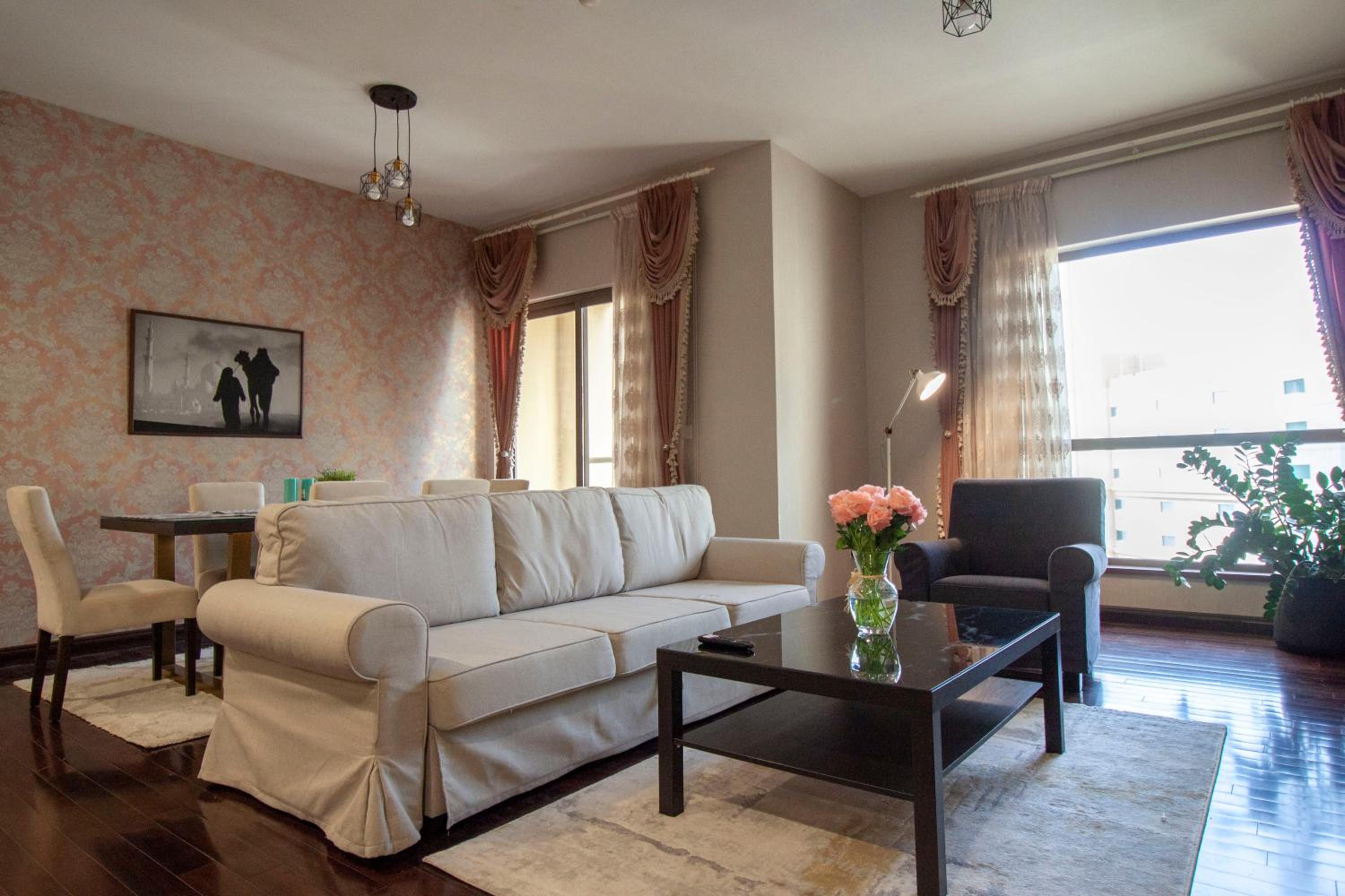 La Buena Vida Holiday Homes - Beach front very spacious, luxe and modern 3 bedroom with full kitchen in JBR , 3 min to the JBR beach Dubai Marina and Tram 