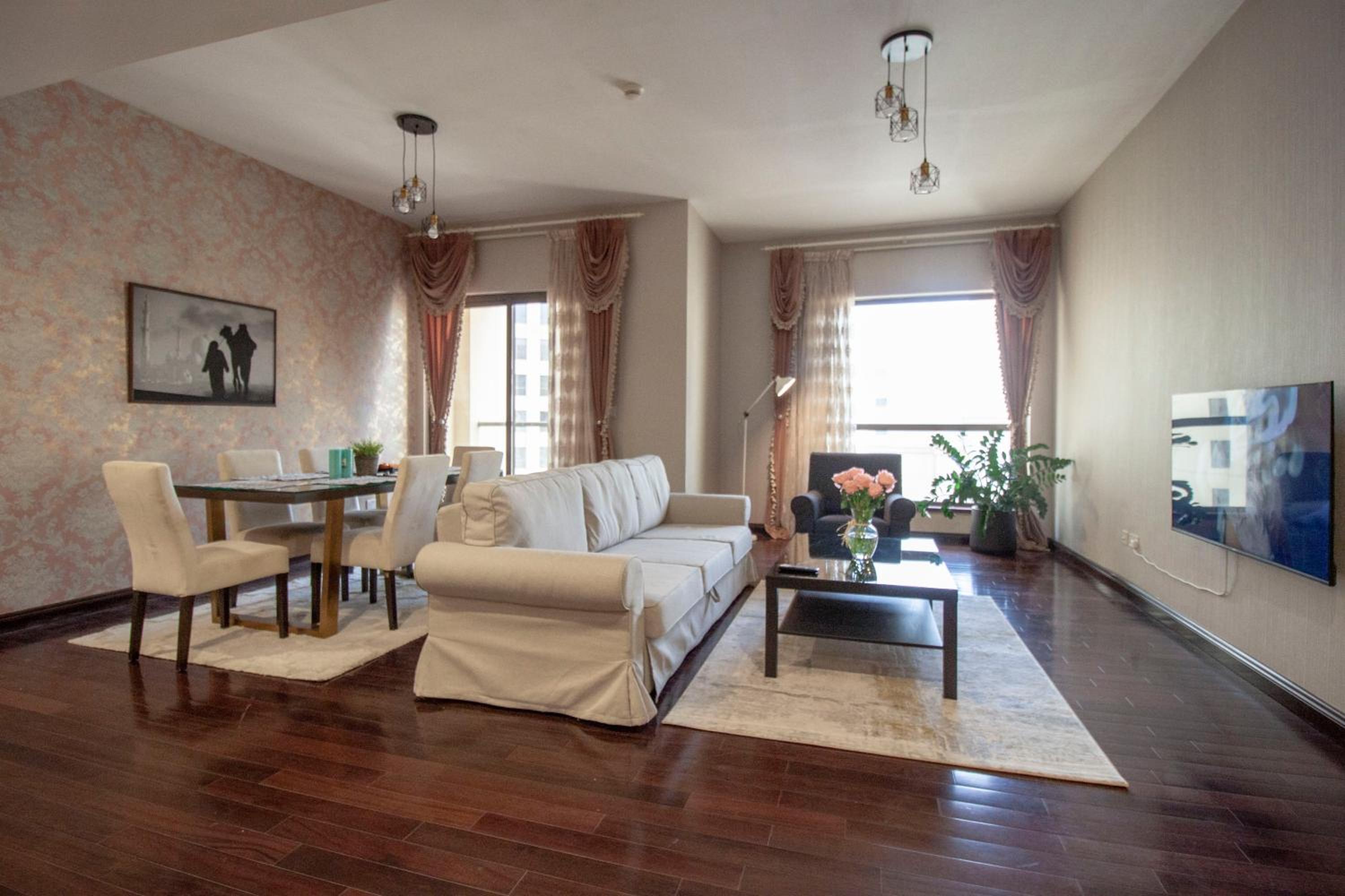 La Buena Vida Holiday Homes - Beach front very spacious, luxe and modern 3 bedroom with full kitchen in JBR , 3 min to the JBR beach Dubai Marina and Tram 