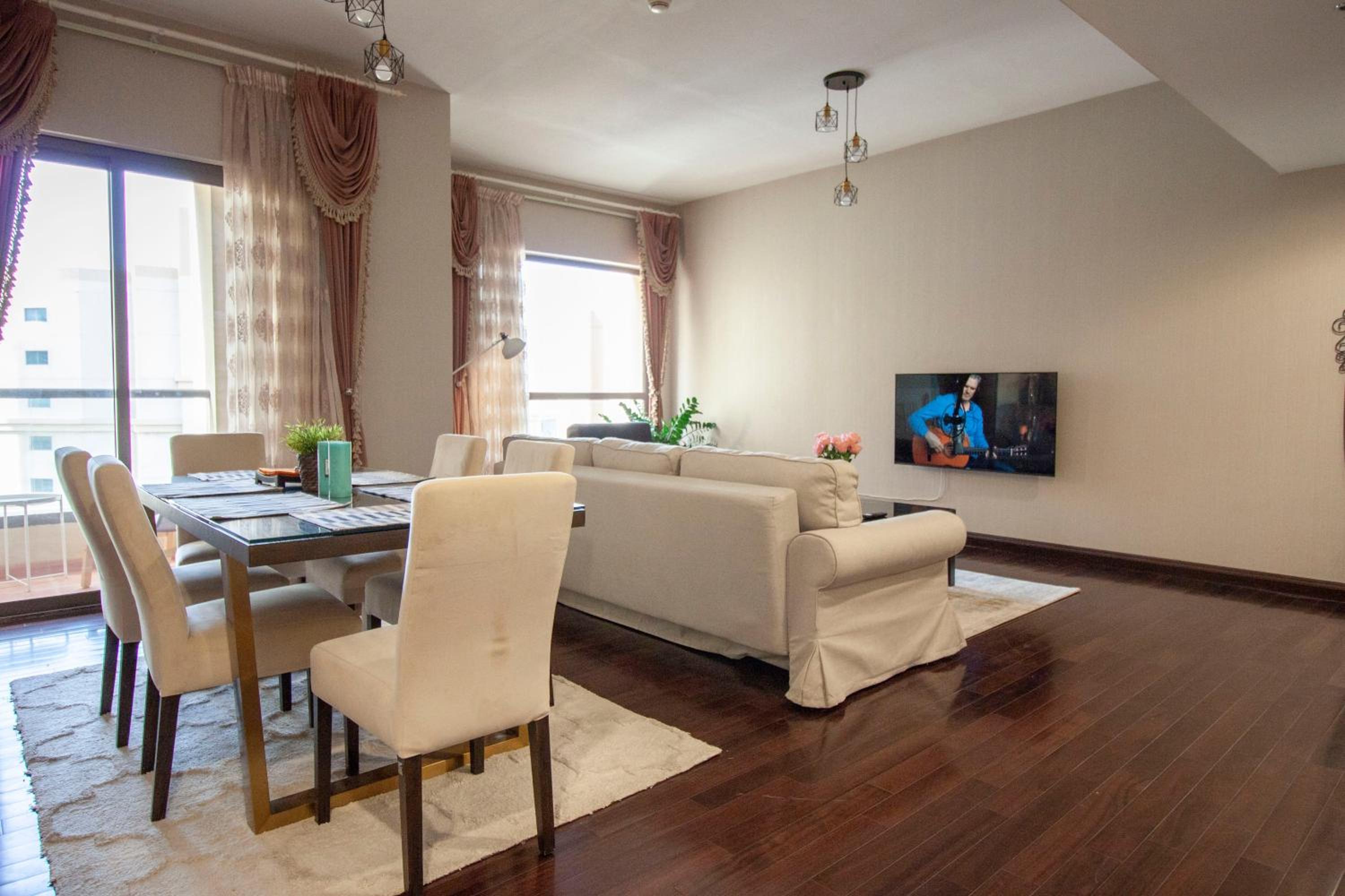 La Buena Vida Holiday Homes - Beach front very spacious, luxe and modern 3 bedroom with full kitchen in JBR , 3 min to the JBR beach Dubai Marina and Tram 